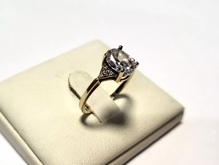 piekny-pierscionek-333-168g-r10-kamien-cyrkonia