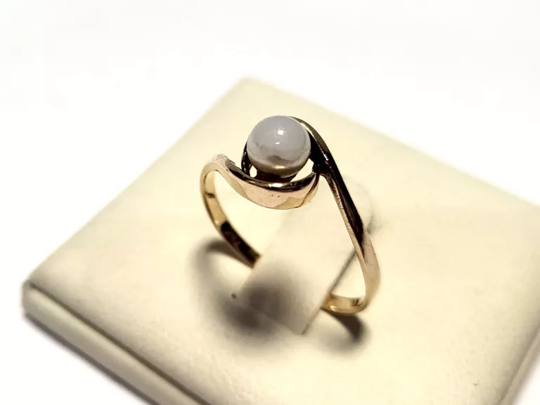 piekny-pierscionek-18g-585-r14-stan-uzywany