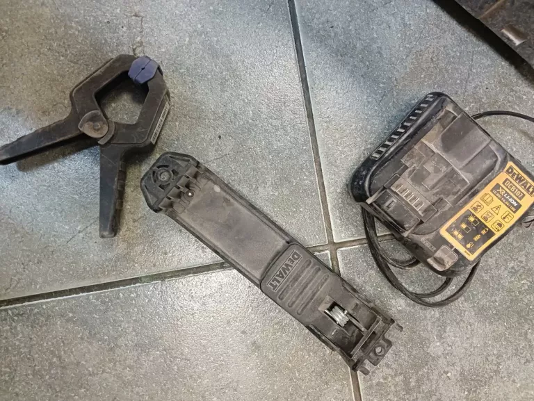 AKUMULATOROWY LASER KRZYŻOWY DEWALT DCE089R