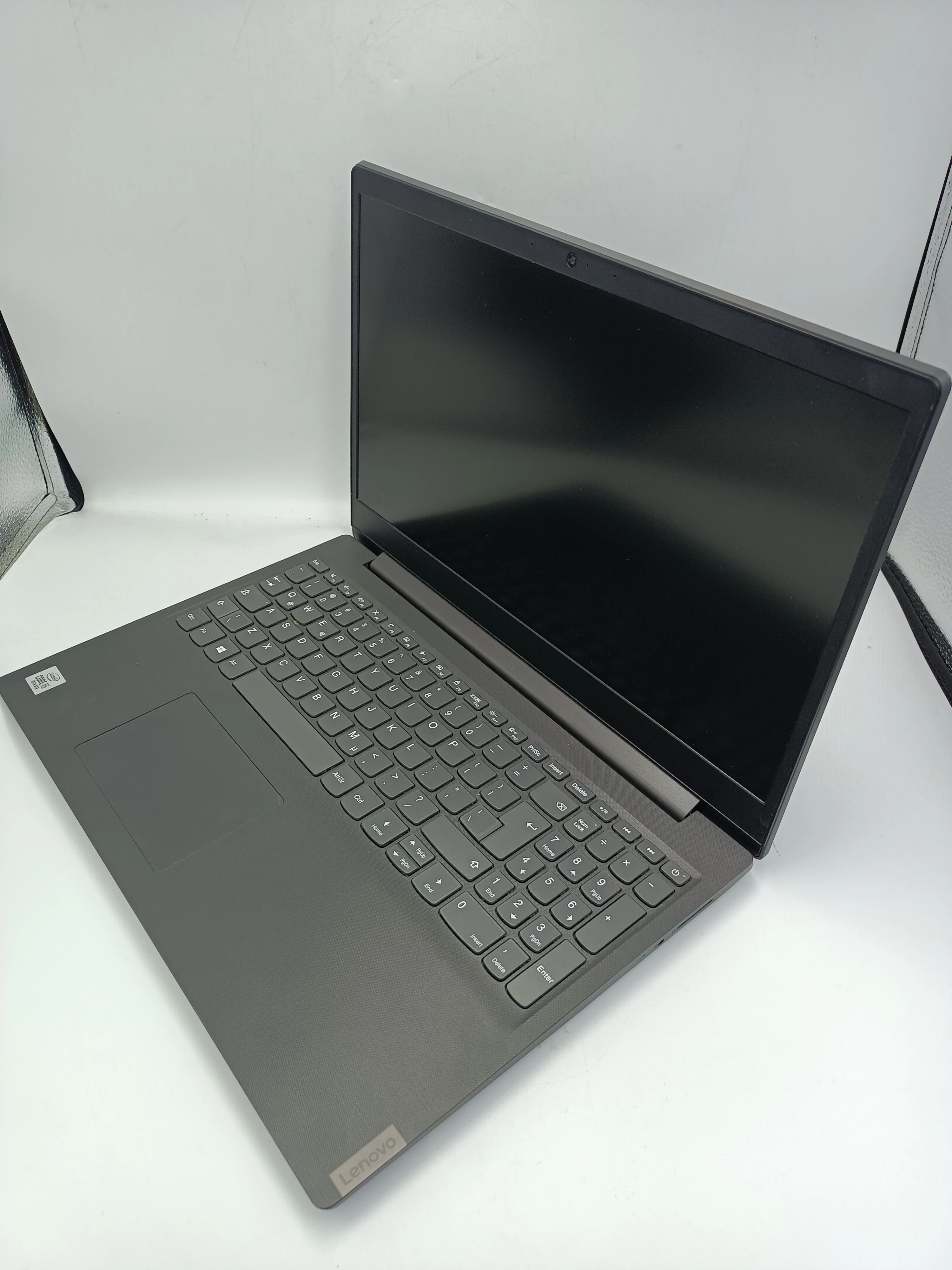 laptop-lenovo-v15-iil-i5-8-gb-256-gb-win-11-pro-przekatna-ekranu-156