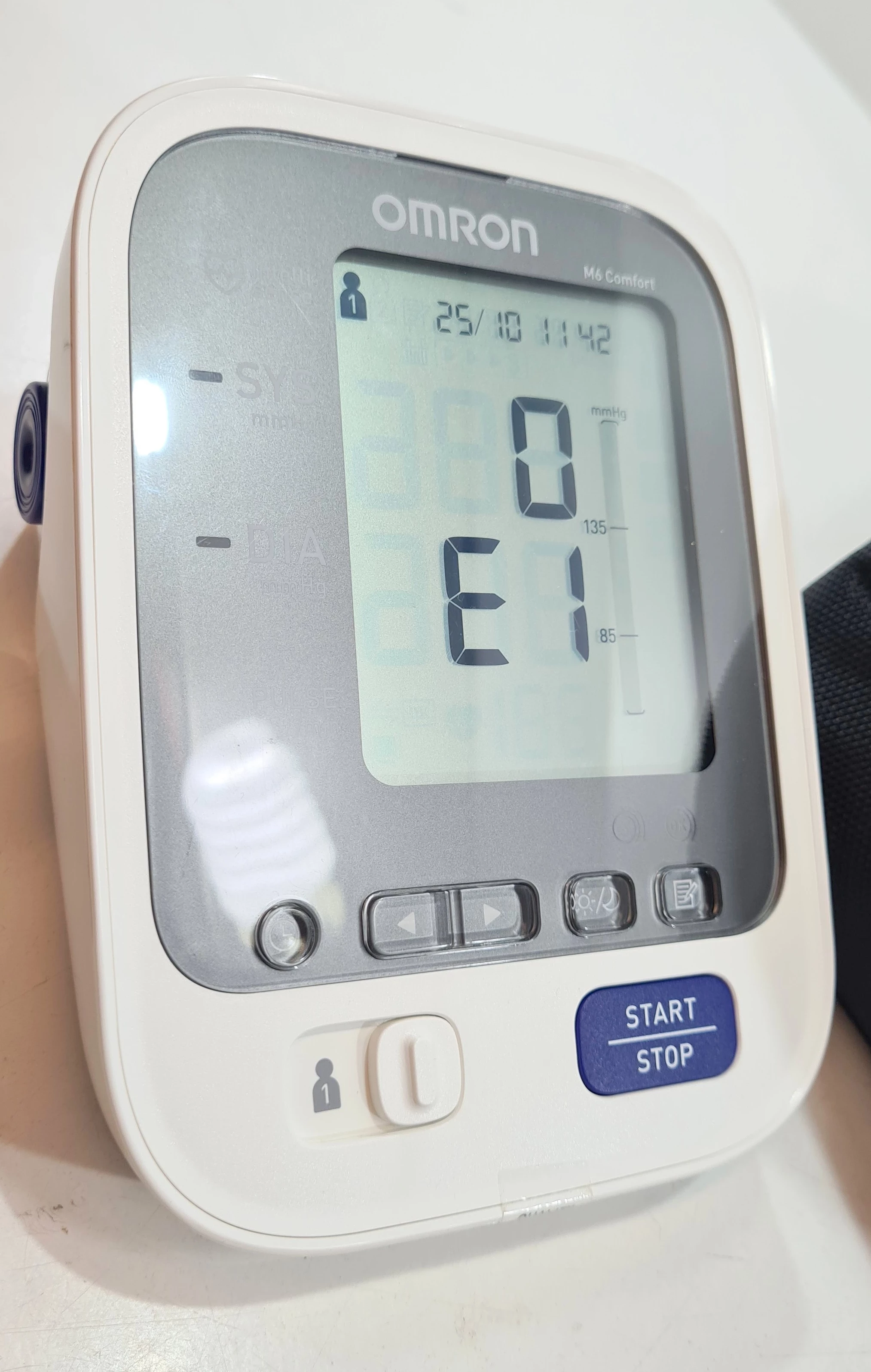 omron-cisnieniomierz-naramienny-m6-stan-uzywany