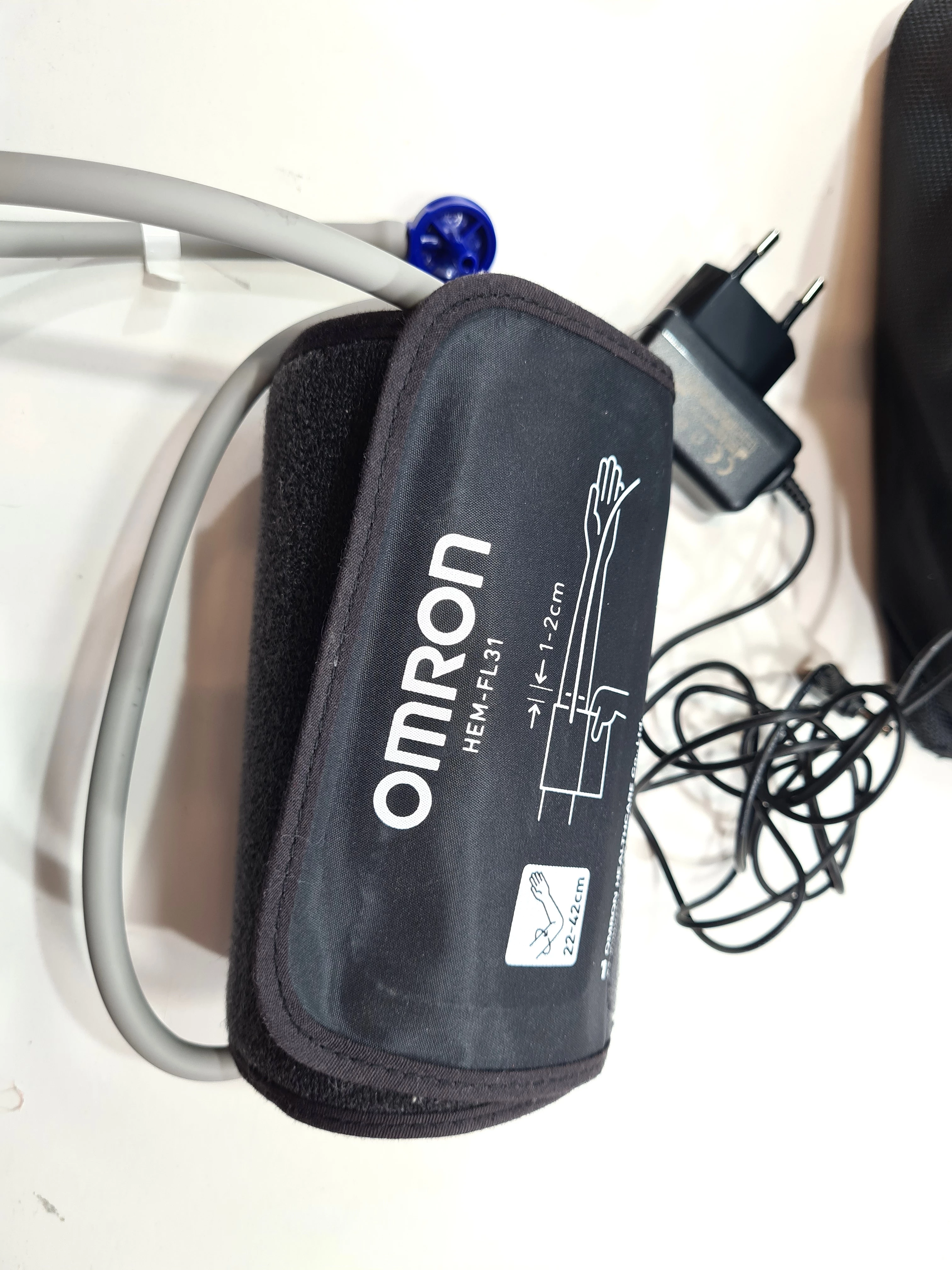 omron-cisnieniomierz-naramienny-m6-miejsce-pomiaru-ramie