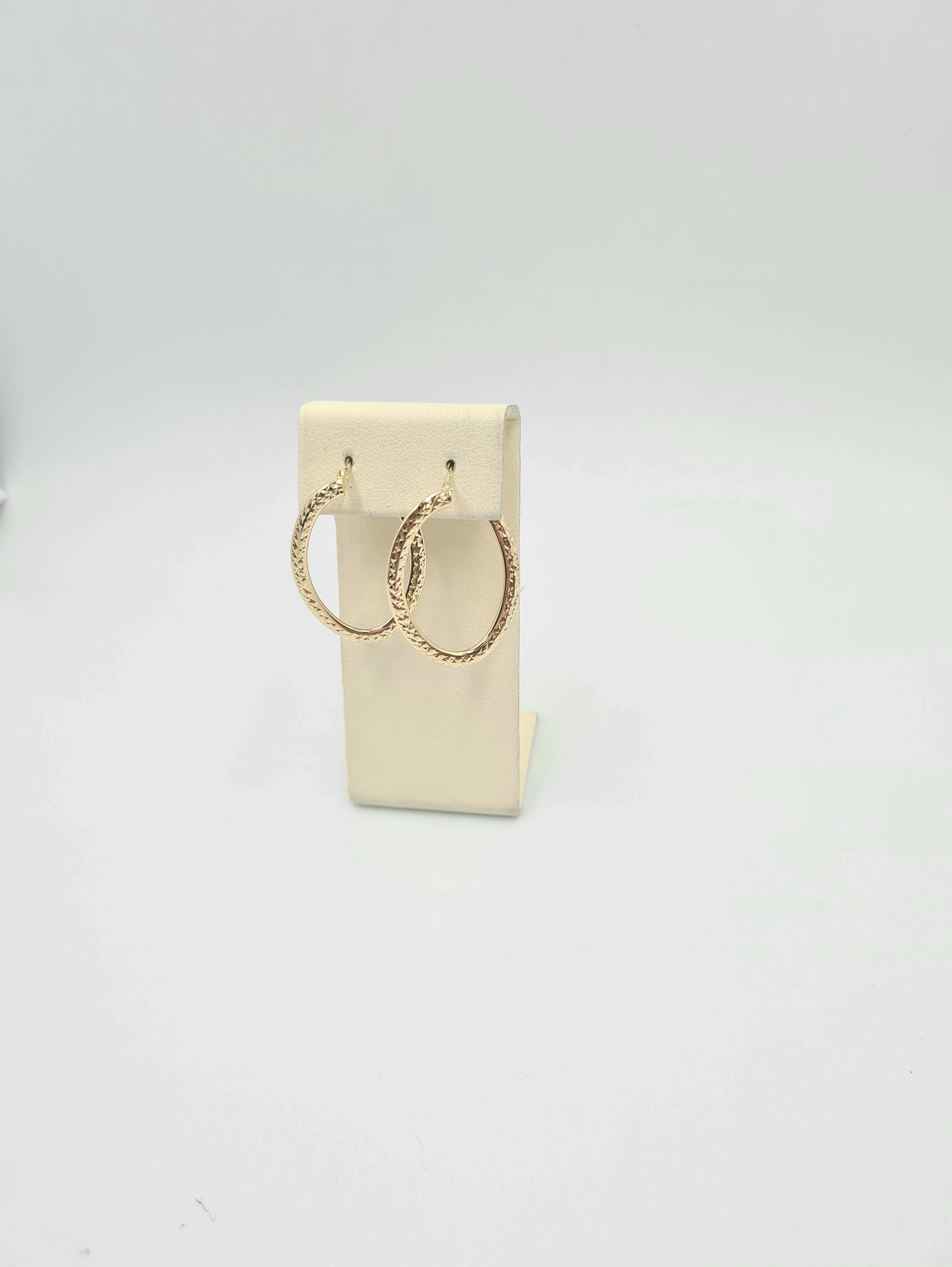 zlote-kolczyki-kola-rodzaj-bigla-zamkniety