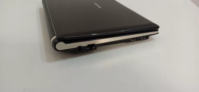 LAPTOP SAMSUNG NP305U1A