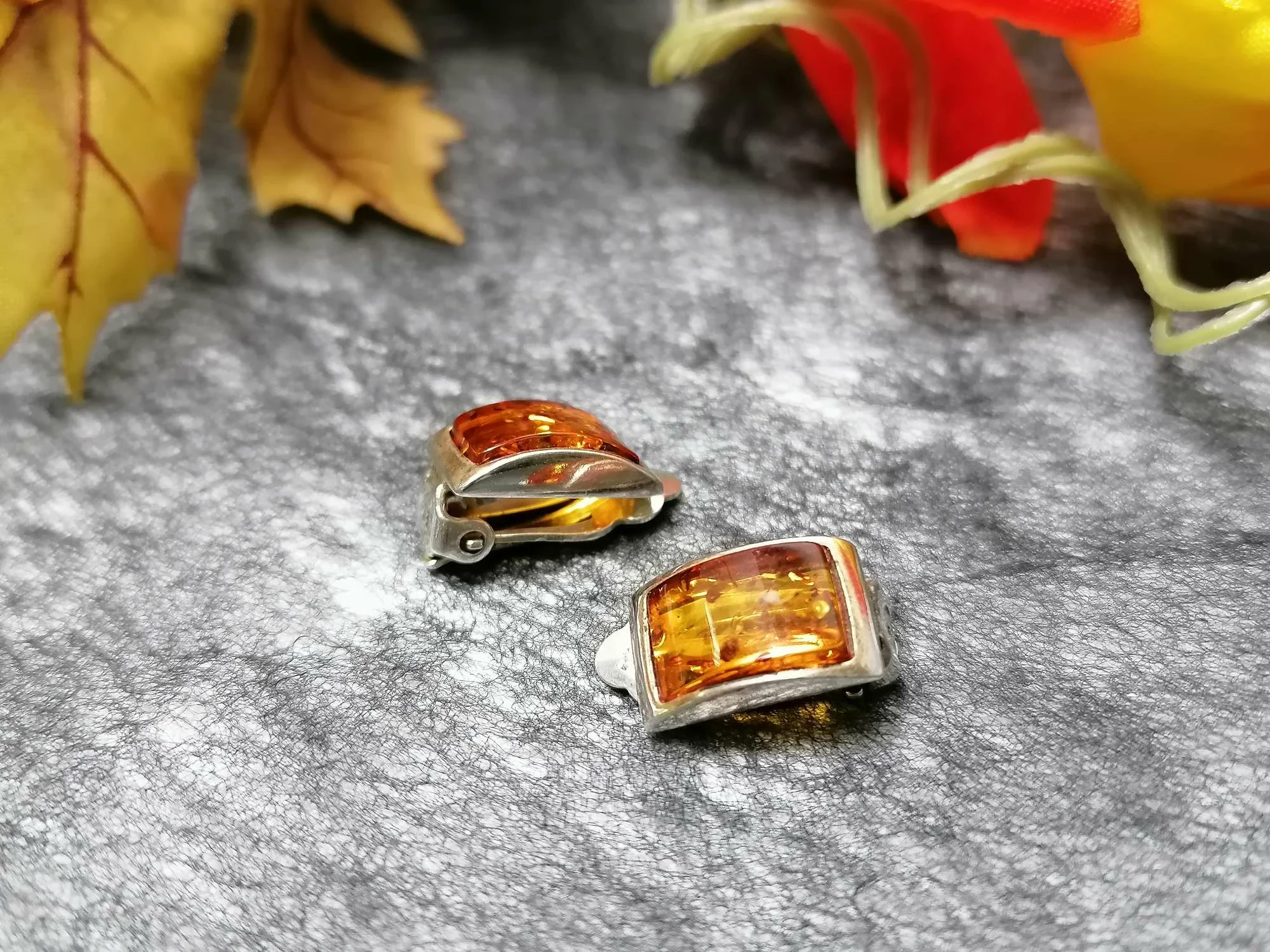 srebrne-klipsy-z-bursztynem-pr925-431g-kolor-dominujacy-205826-1081899