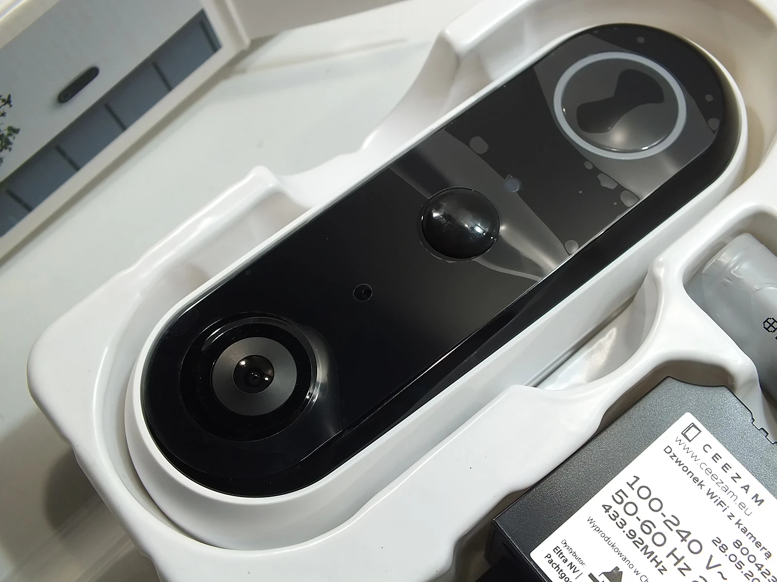 dzwonek-video-do-drzwi-cezzampud-rodzaj-domofonu-jednorodzinny