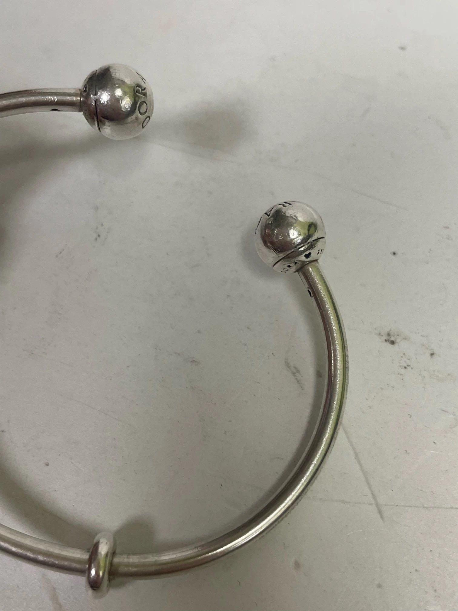 otwarta-bransoletka-bangle-pandora-moments-925-dlugosc-calkowita-175