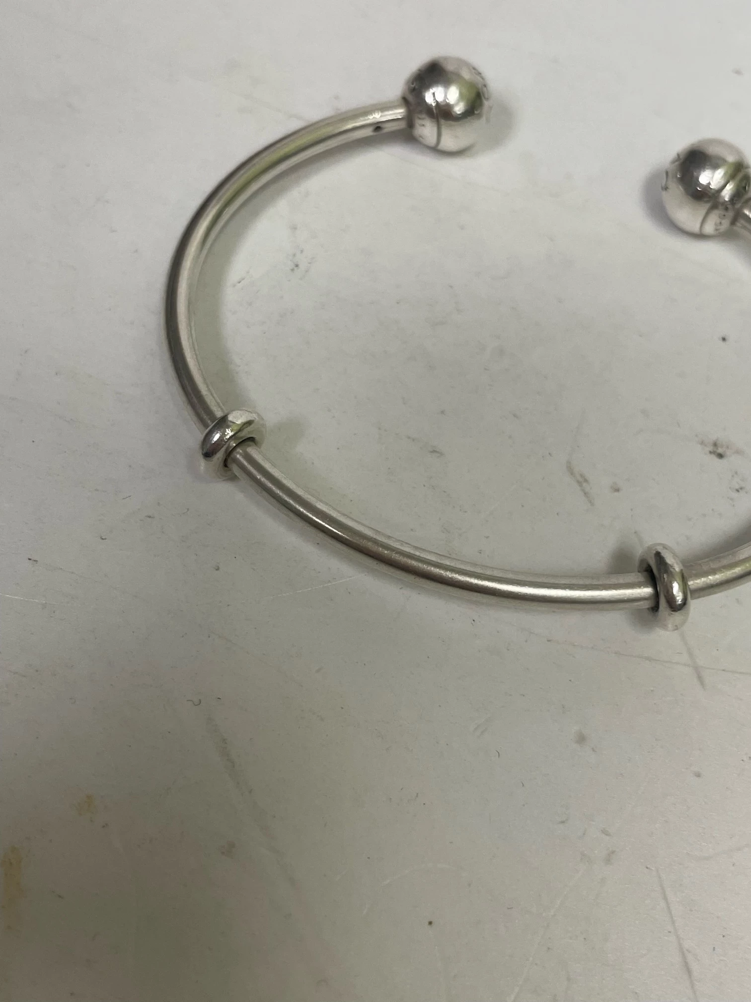 otwarta-bransoletka-bangle-pandora-moments-925-kamien-bez-kamienia