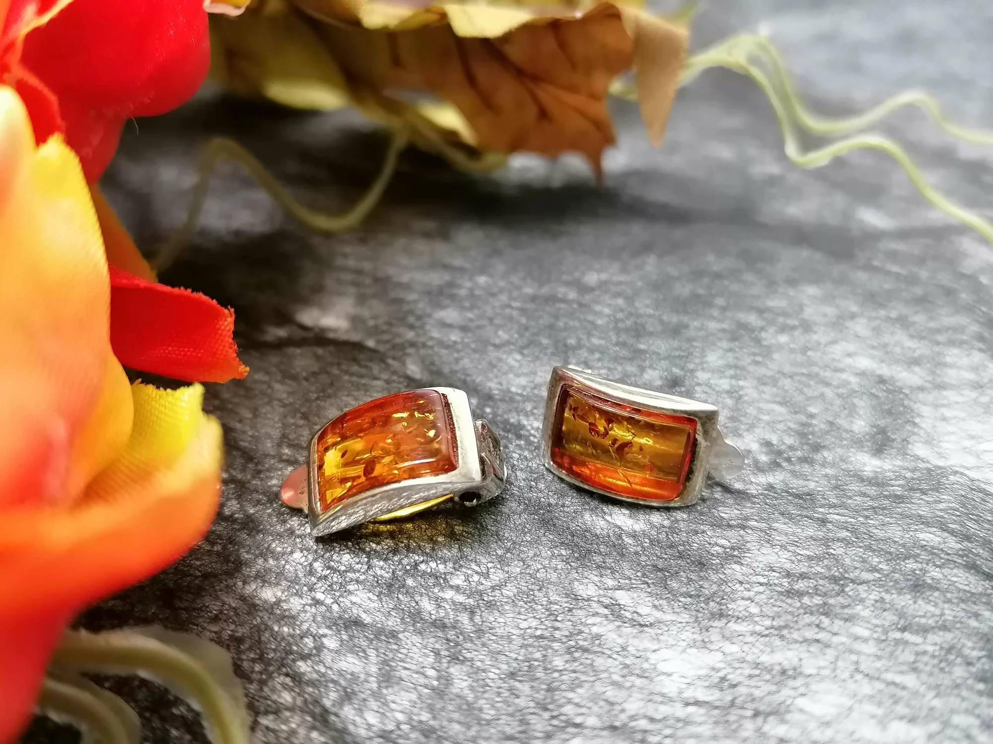 srebrne-klipsy-z-bursztynem-pr925-431g-grunwaldzka-18-adex-bud-zabkowice-slaskie