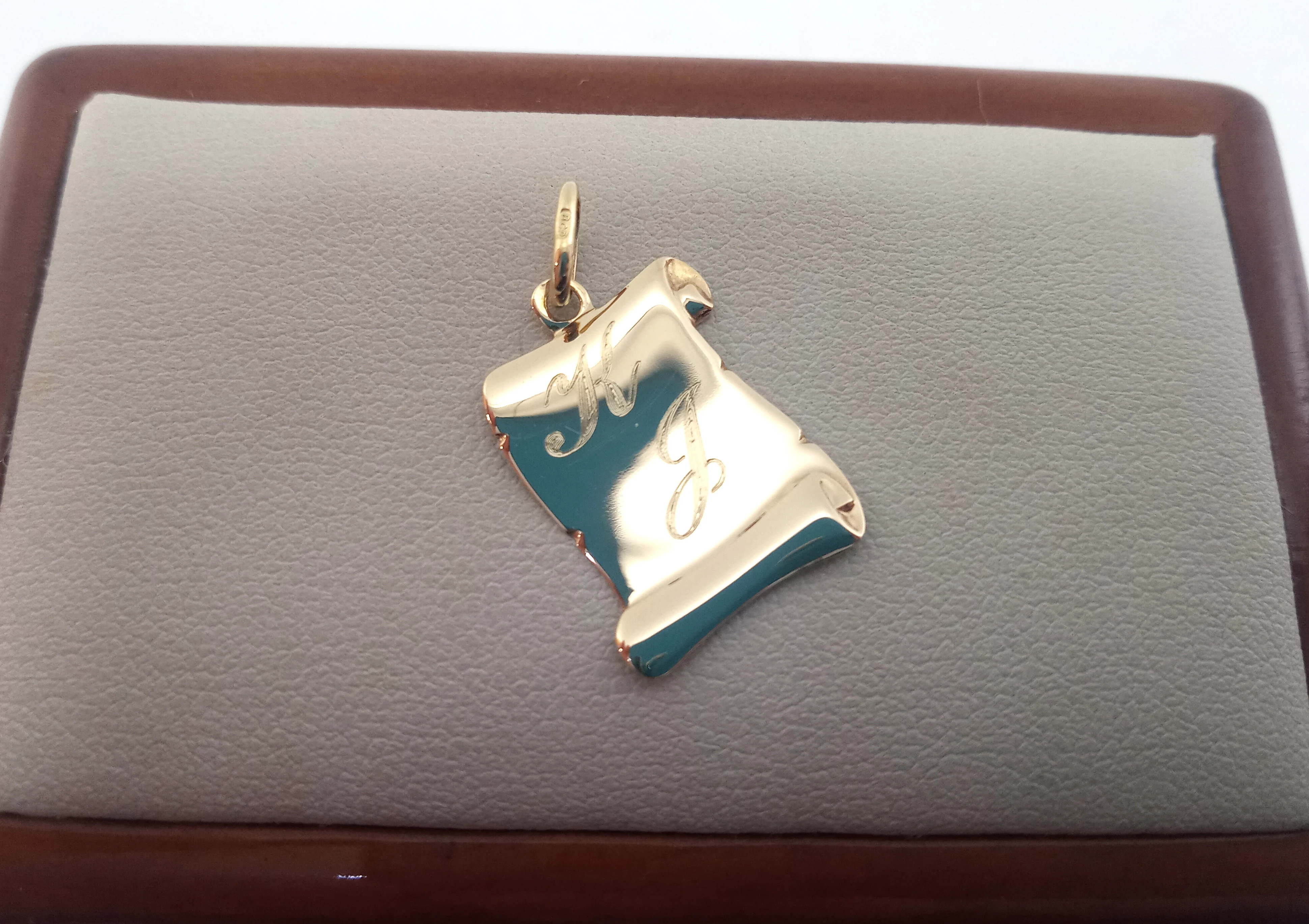 wyjatkowa-zlota-zawieszka-blaszka-grawer-k-j-tysiaclecia-2a-nowe-miasto-lubawskie