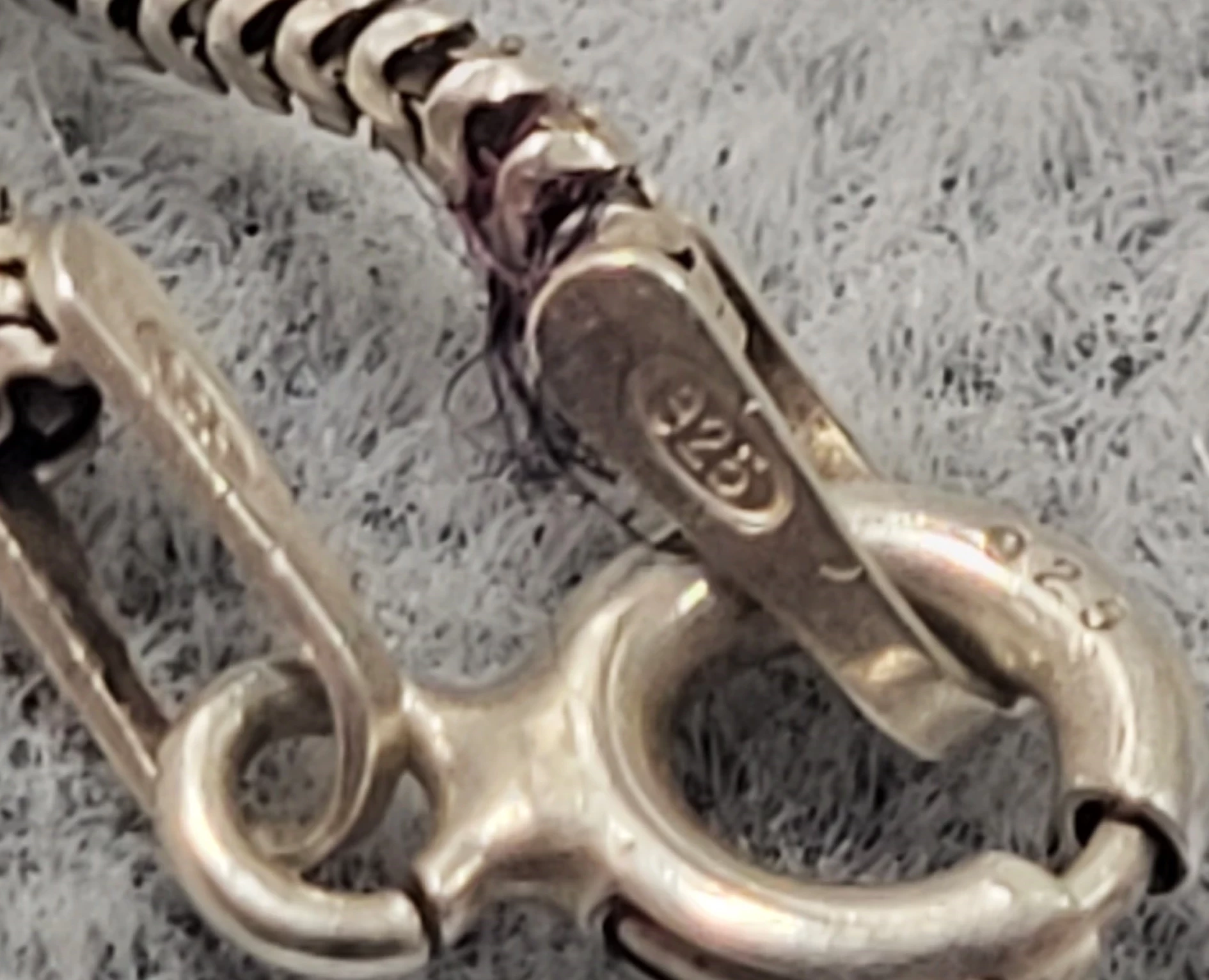 srebrny-lancuszek-stan-uzywany