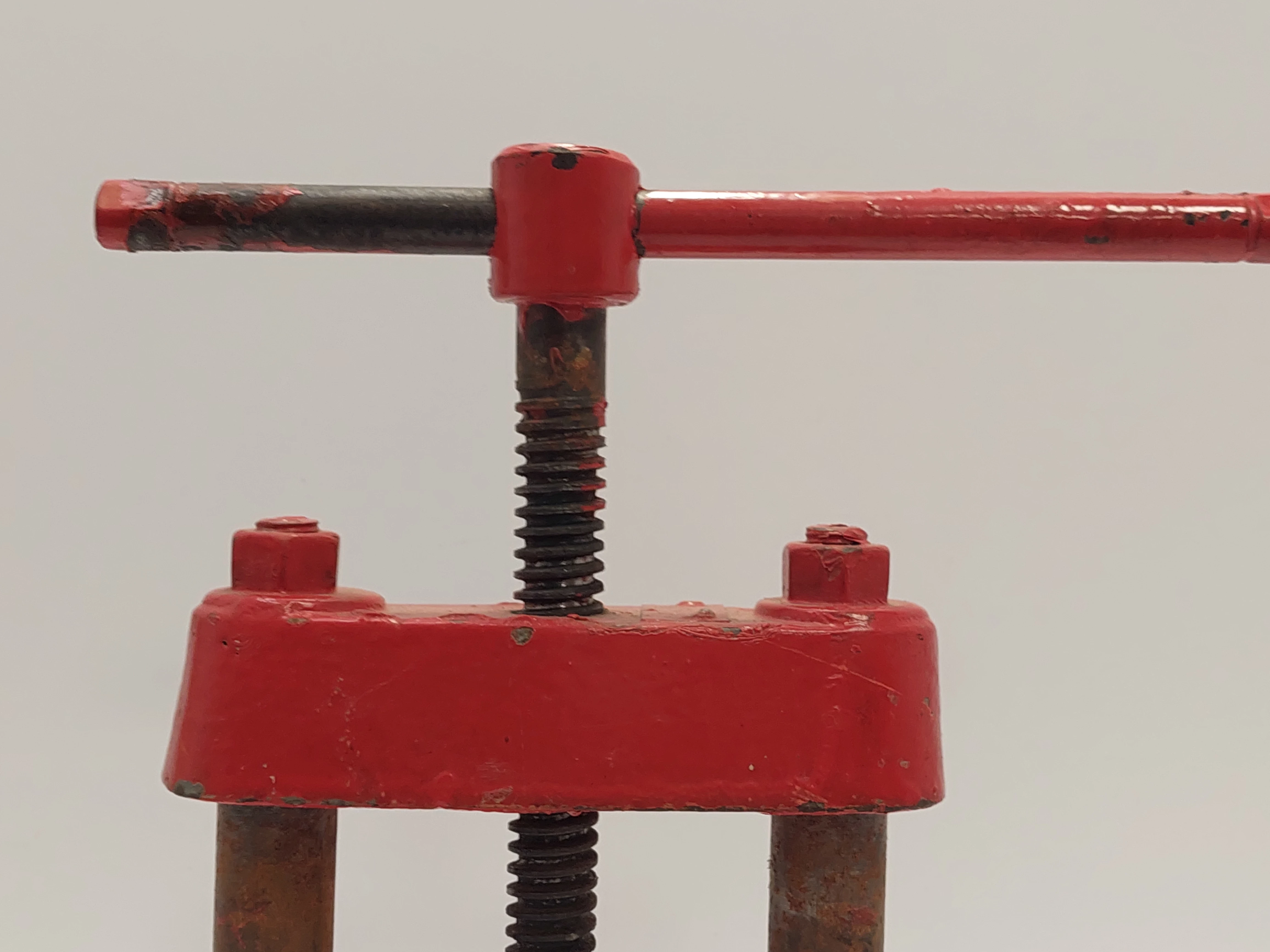 imadlo-hydrauliczne-ze-stojakiem-do-rur-rodzaj-imadla-reczne