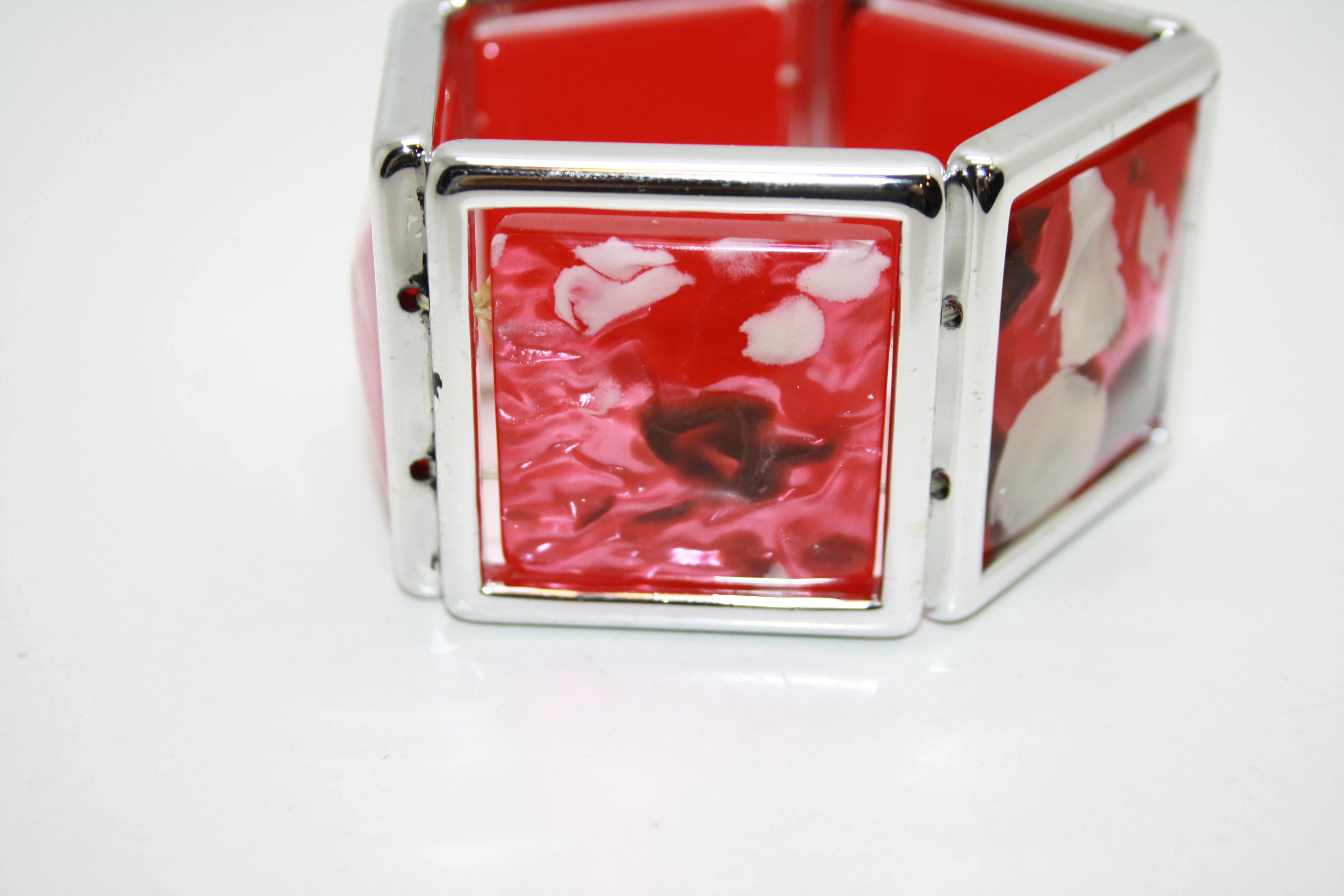 bransoletka-material-plastik