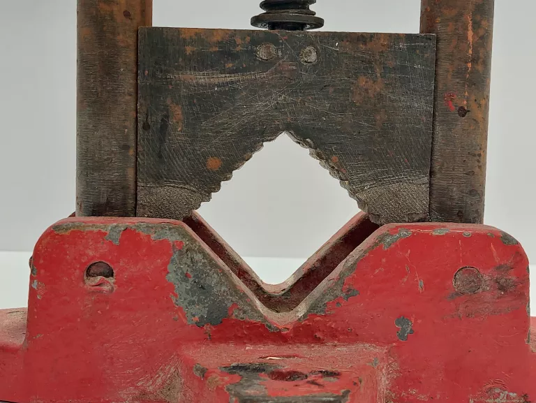 imadlo-hydrauliczne-ze-stojakiem-do-rur-stan-uzywany