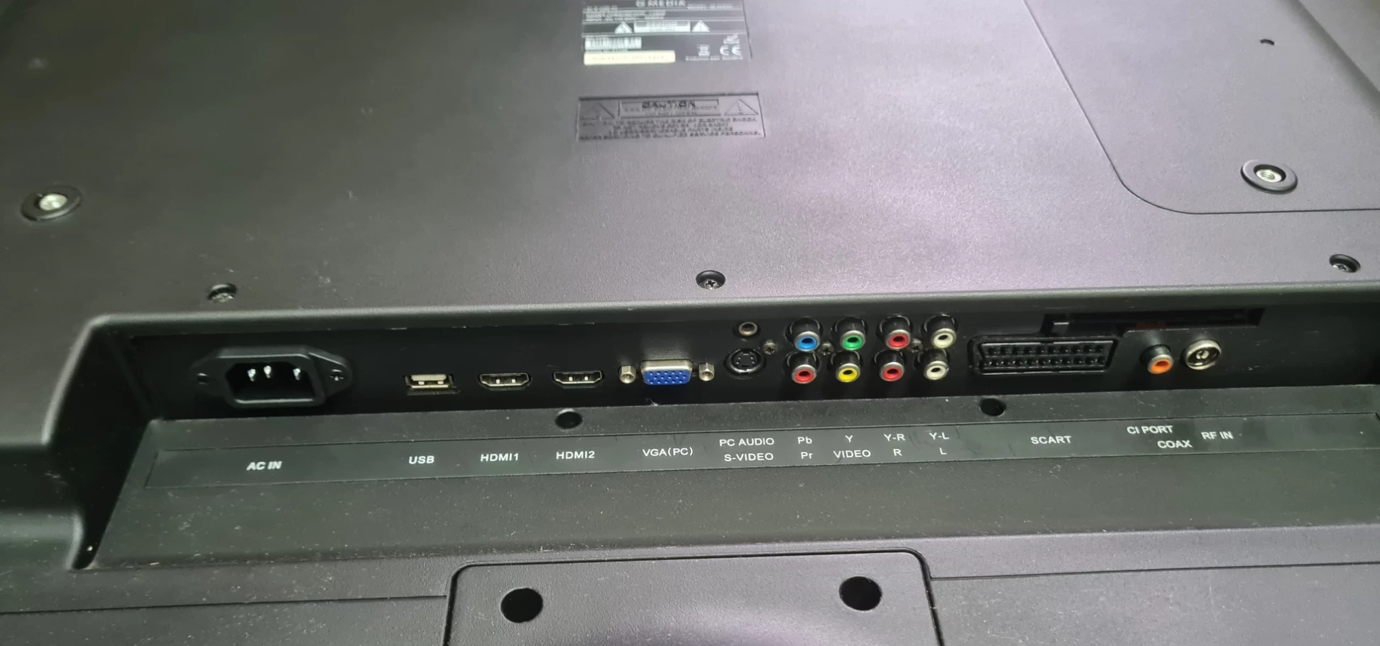 qmedia-ql3252c-315-lcd-hd-ready-usb-hdmi-smart-tv-nie