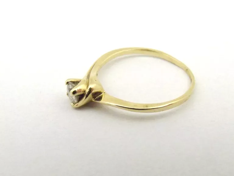 zloty-pierscionek-z-drobnym-oczkiem-151g-585r14-cechy-brak