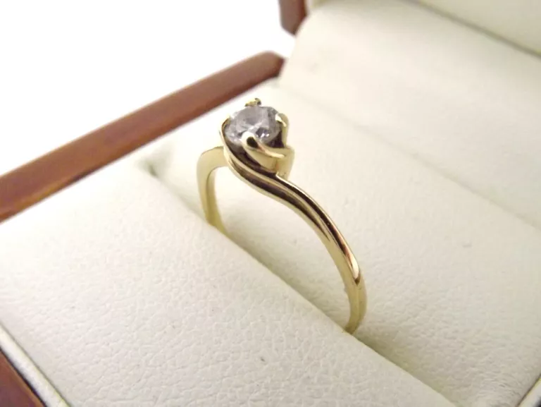 zloty-pierscionek-z-drobnym-oczkiem-151g-585r14-material-zloto