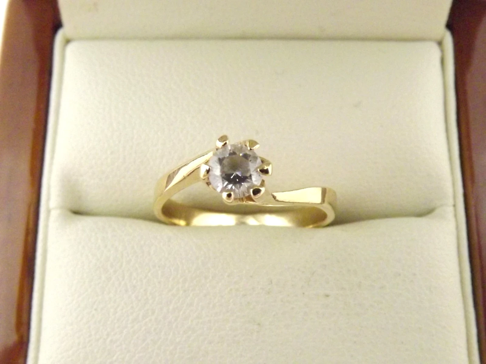 sliczny-zloty-pierscionek-z-oczkiem-22g-585r12-ean-gtin-5903772051254