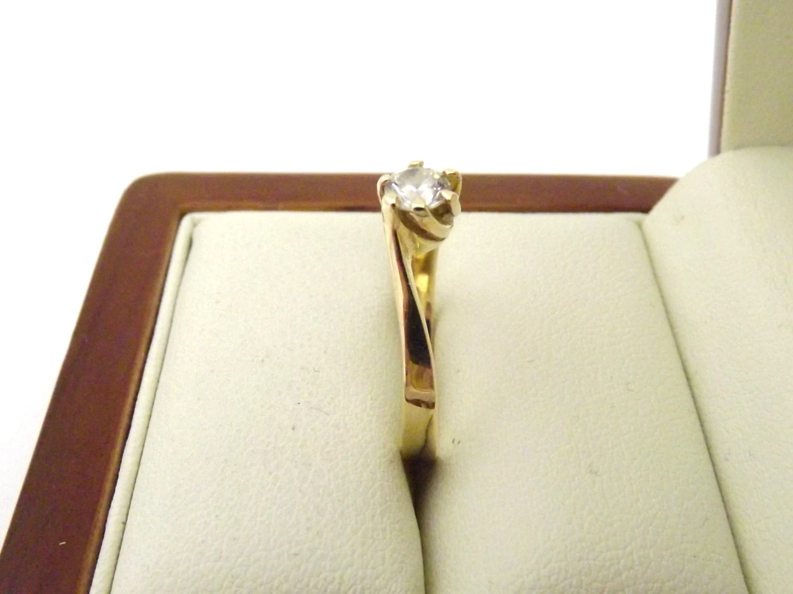 sliczny-zloty-pierscionek-z-oczkiem-22g-585r12-kamien-17088-128