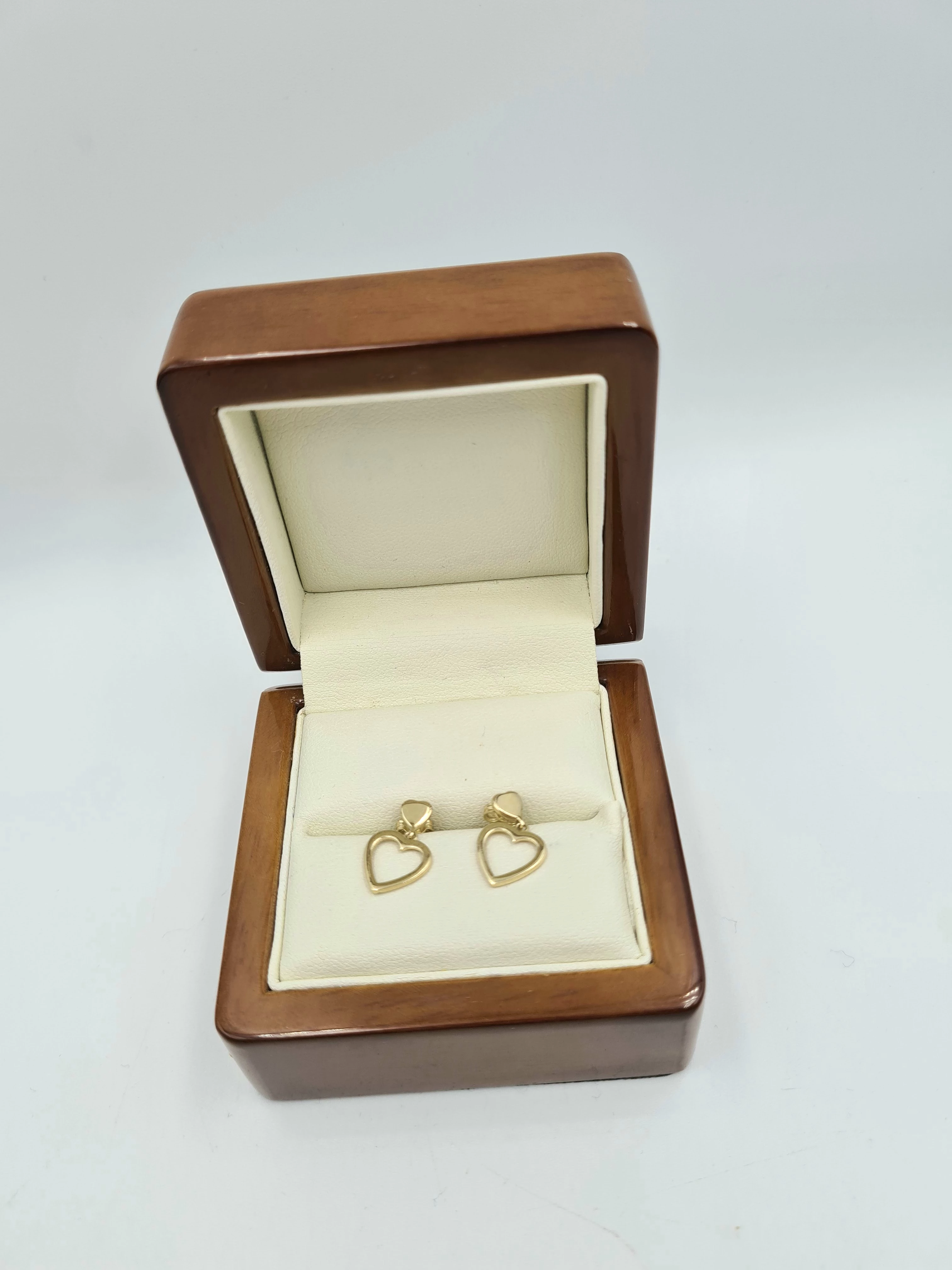 piekne-kolczyki-serca-rodzaj-wyrob-jubilerski