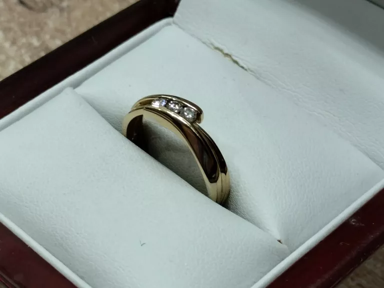 zloty-pierscionek-z-diamentami-3-szt-apart-kamien-brylant