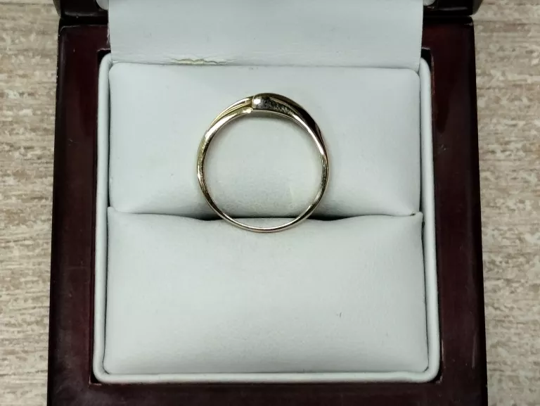 zloty-pierscionek-z-diamentami-3-szt-apart-waga-225