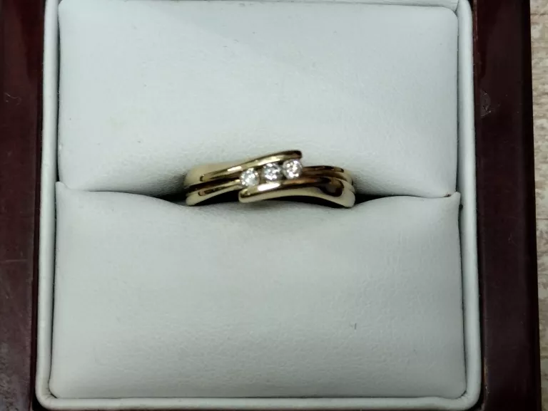 zloty-pierscionek-z-diamentami-3-szt-apart-rodzaj-wyrob-jubilerski