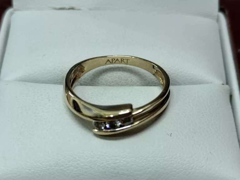 zloty-pierscionek-z-diamentami-3-szt-apart-proba-zlota-585