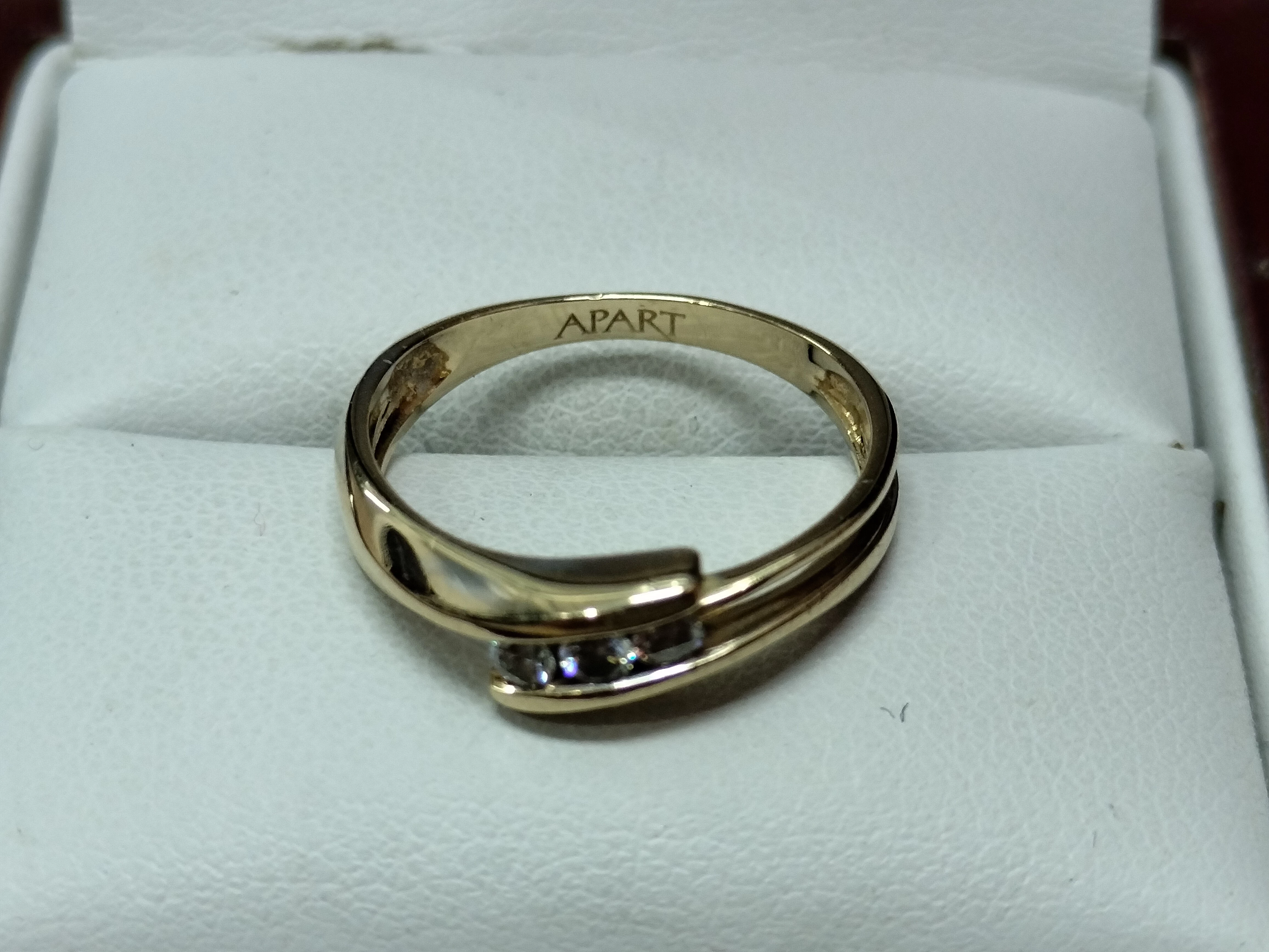 zloty-pierscionek-z-diamentami-3-szt-apart-proba-zlota-585