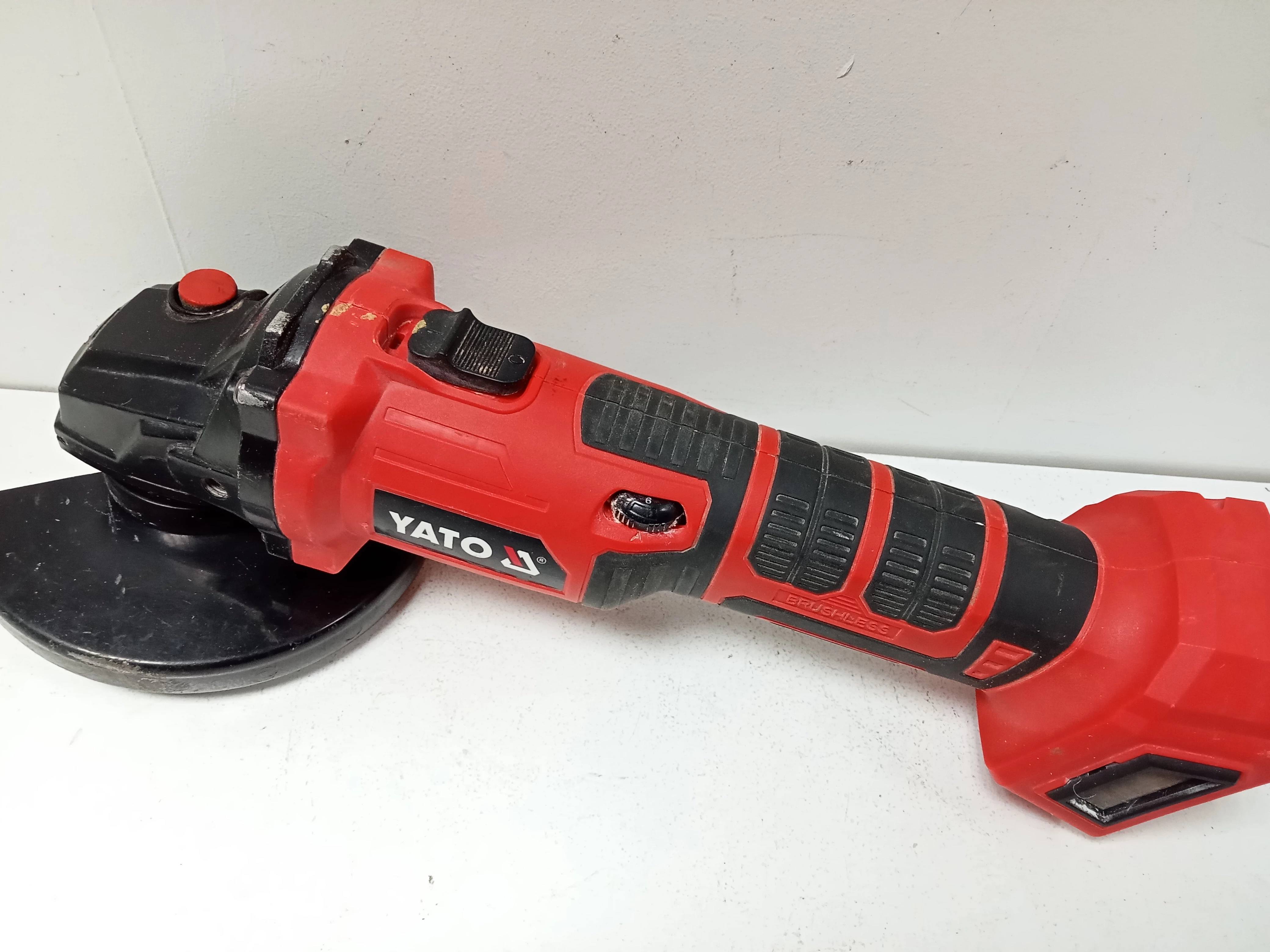 bezprzewodowa-szlifierka-katowa-yato-yt-82829-stan-uzywany