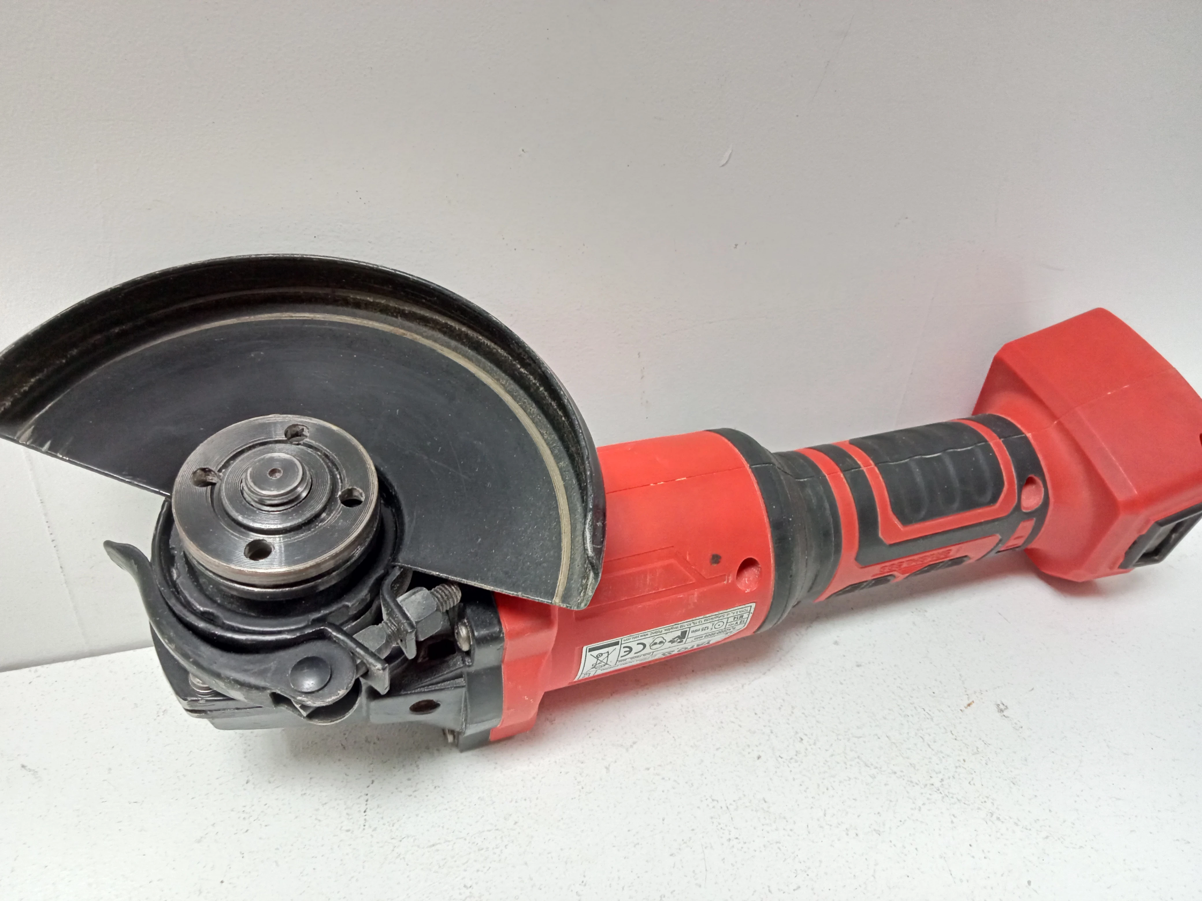 bezprzewodowa-szlifierka-katowa-yato-yt-82829-marka-yato