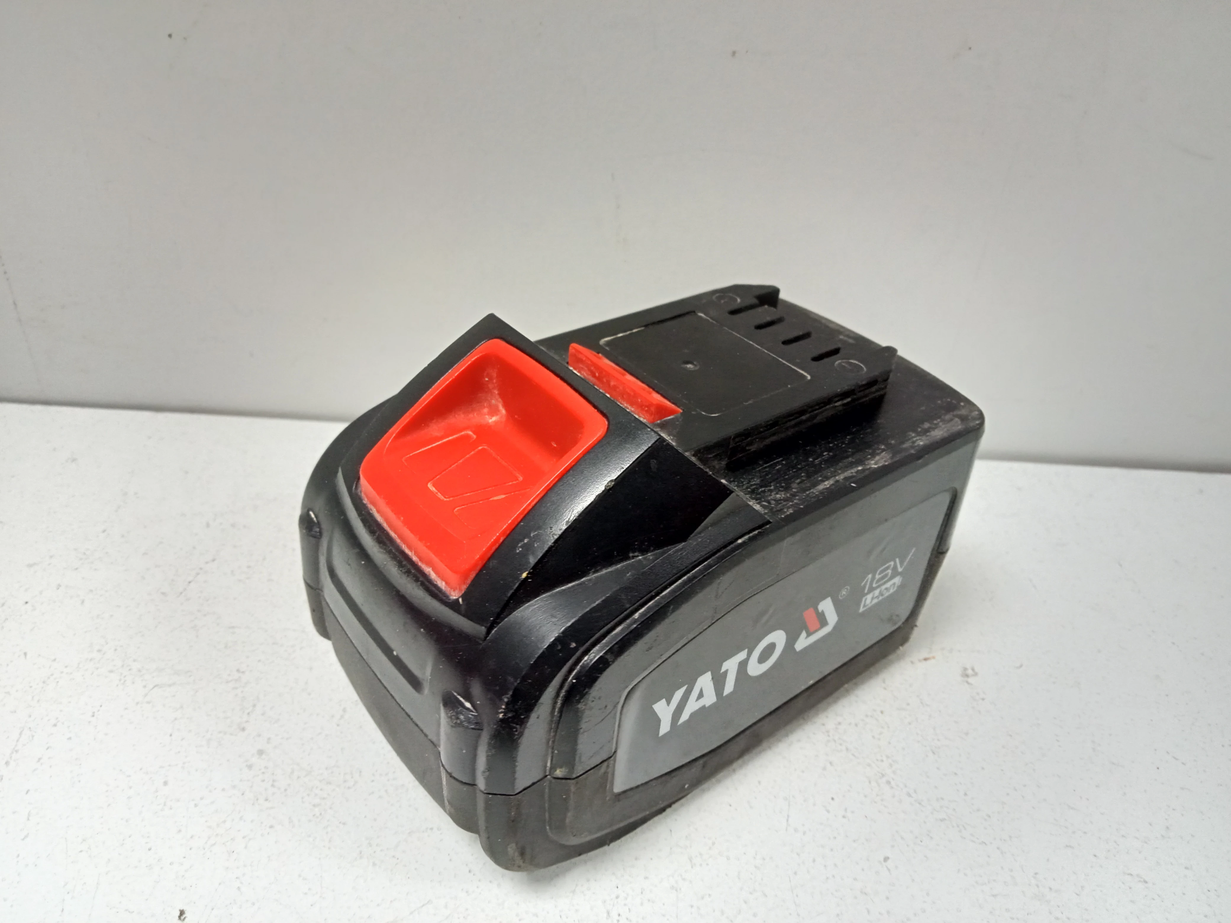 bezprzewodowa-szlifierka-katowa-yato-yt-82829-ean-gtin-5906083062827