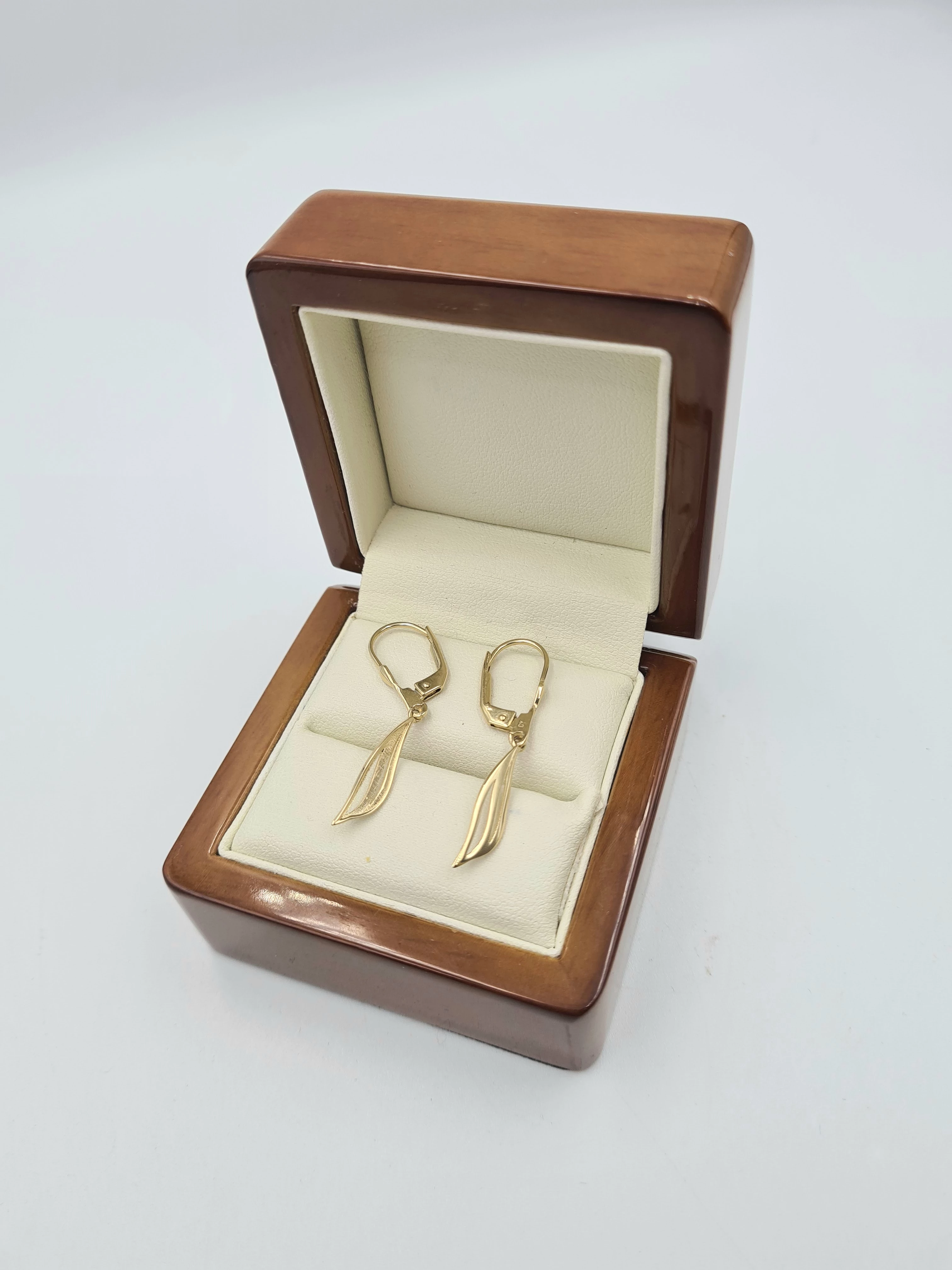 zlote-wiszace-kolczyki-stan-nowy