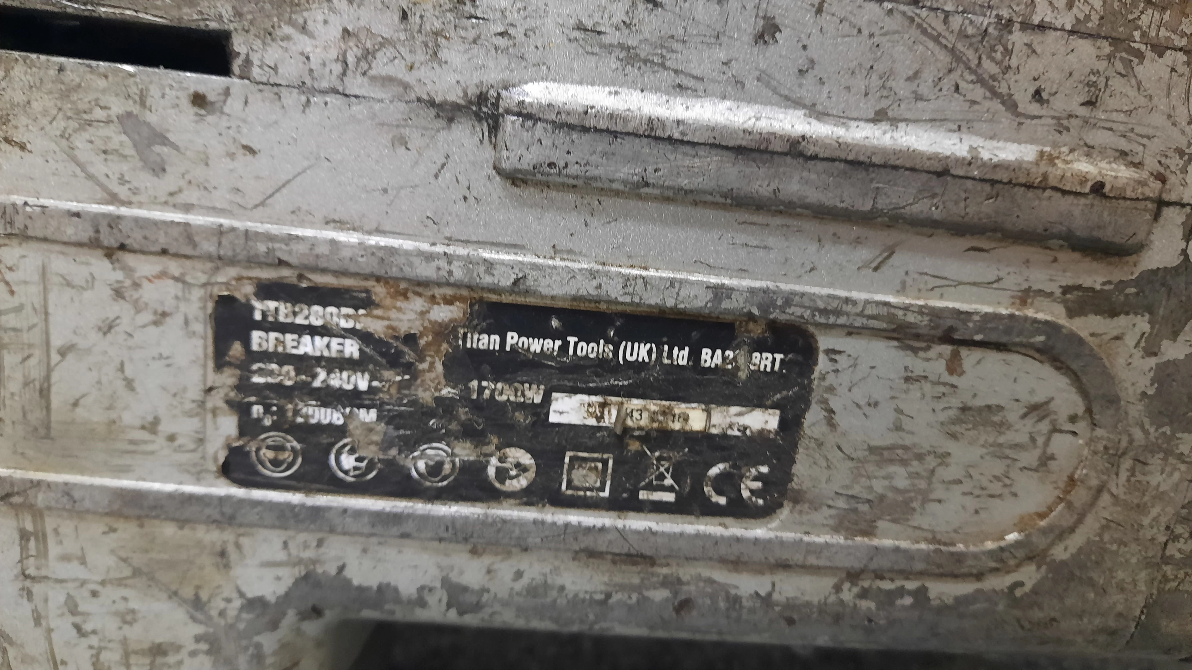 mlot-wyburzeniowy-titan-ttb-280-rodzaj-uchwytu-hex-30