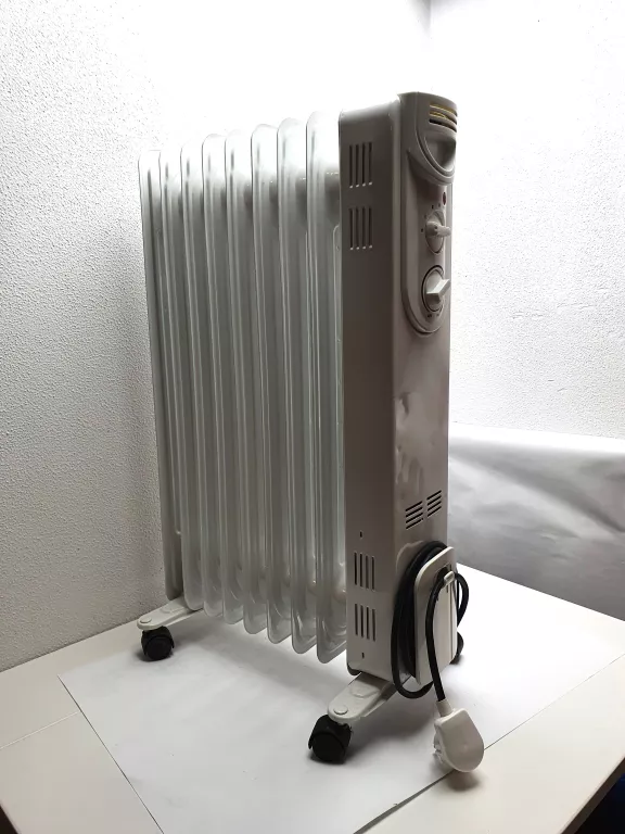 GRZEJNIK OLEJOWY CHALLENGE CYBL20-9 200W