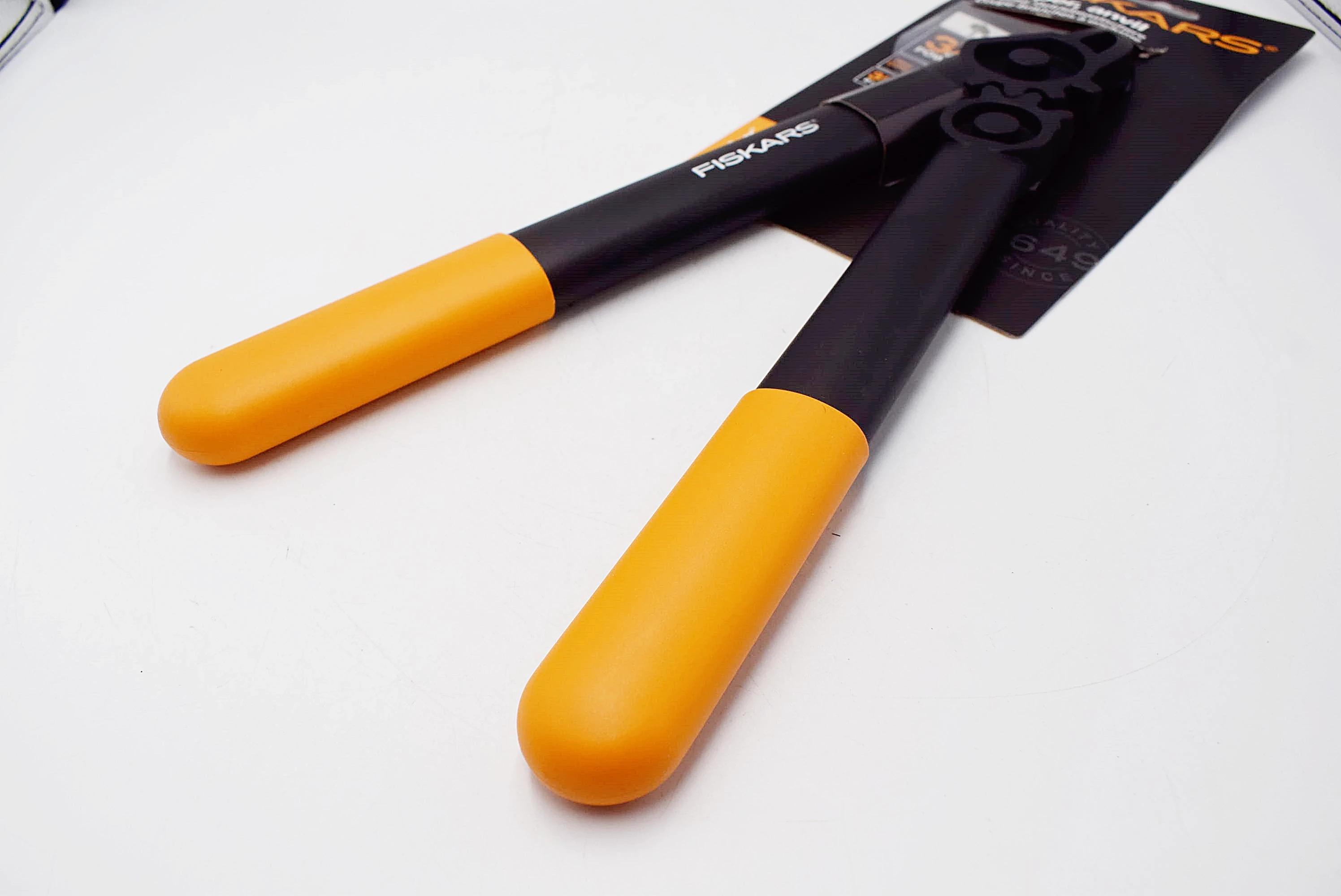 sekator-dzwigniowy-kowadelkowy-fiskars-l31-100058-zasilanie-reczne