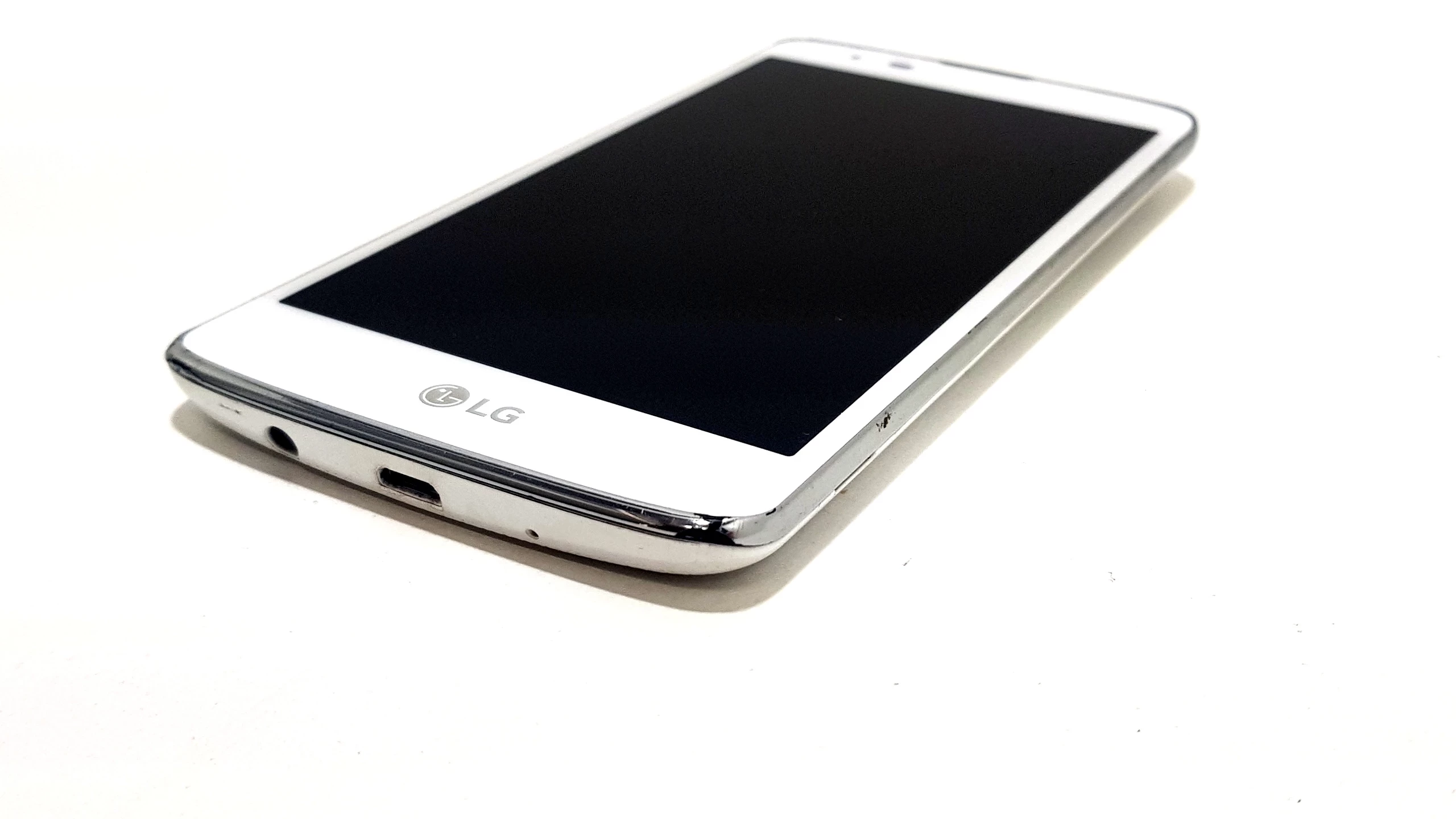 telefon-lg-k8-bialy-uszkodzone-wejscie-sim-kod-producenta-k350n