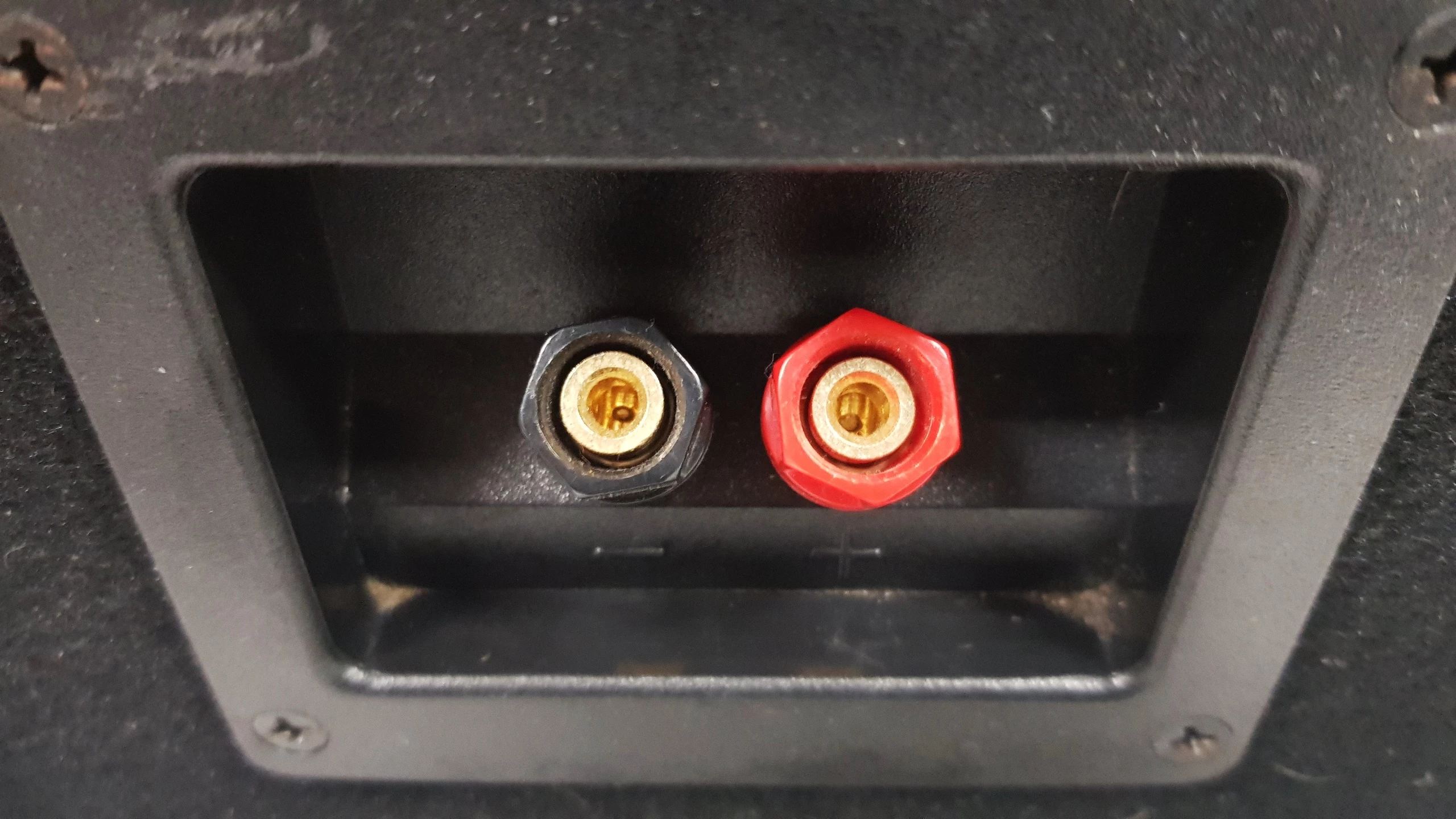 subwoofer-samochodowy-blaupunkt-ean-gtin-4260499850593