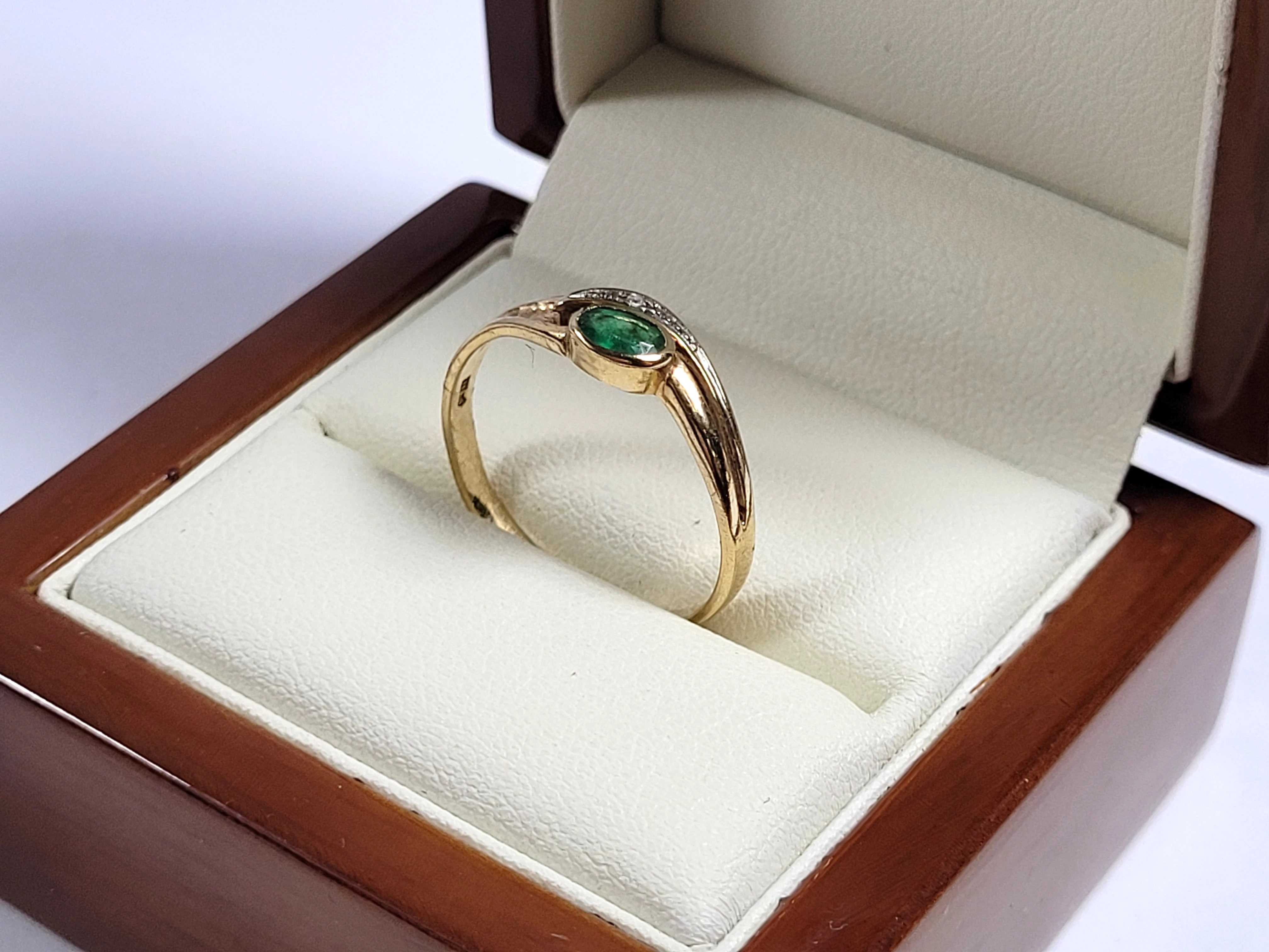 sliczny-zloty-pierscionek-z-diamentem-170-gr-333-18-rodzaj-2205-2