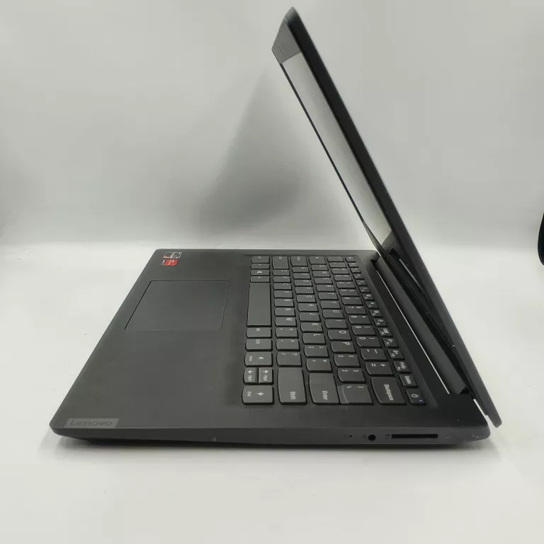 LAPTOP LENOVO V14-ADA AMD RYZEN 3/8GB/256GB WIN10