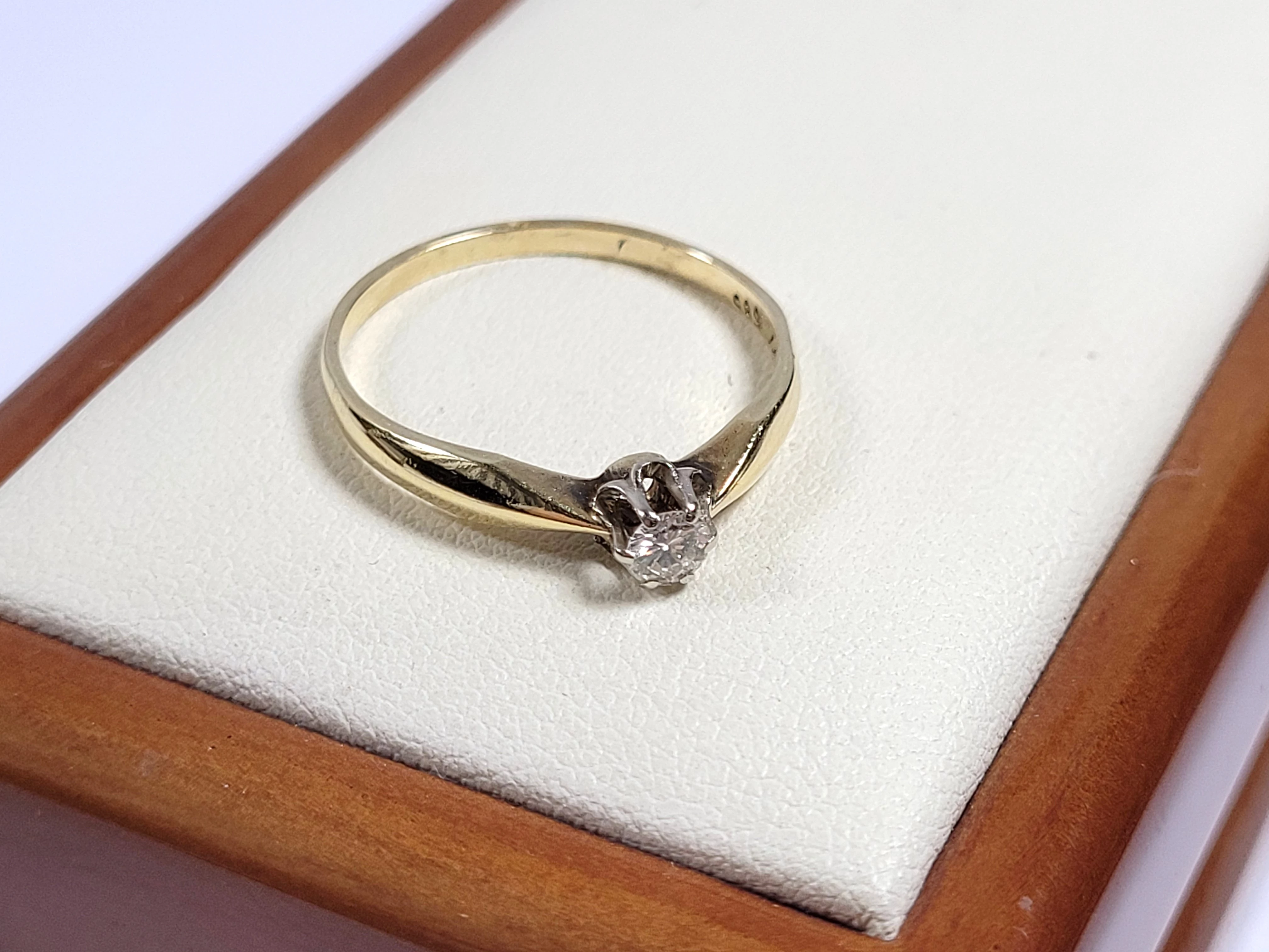 sliczny-zloty-pierscionek-z-brylantem-192gr-585-kamien-17088-128