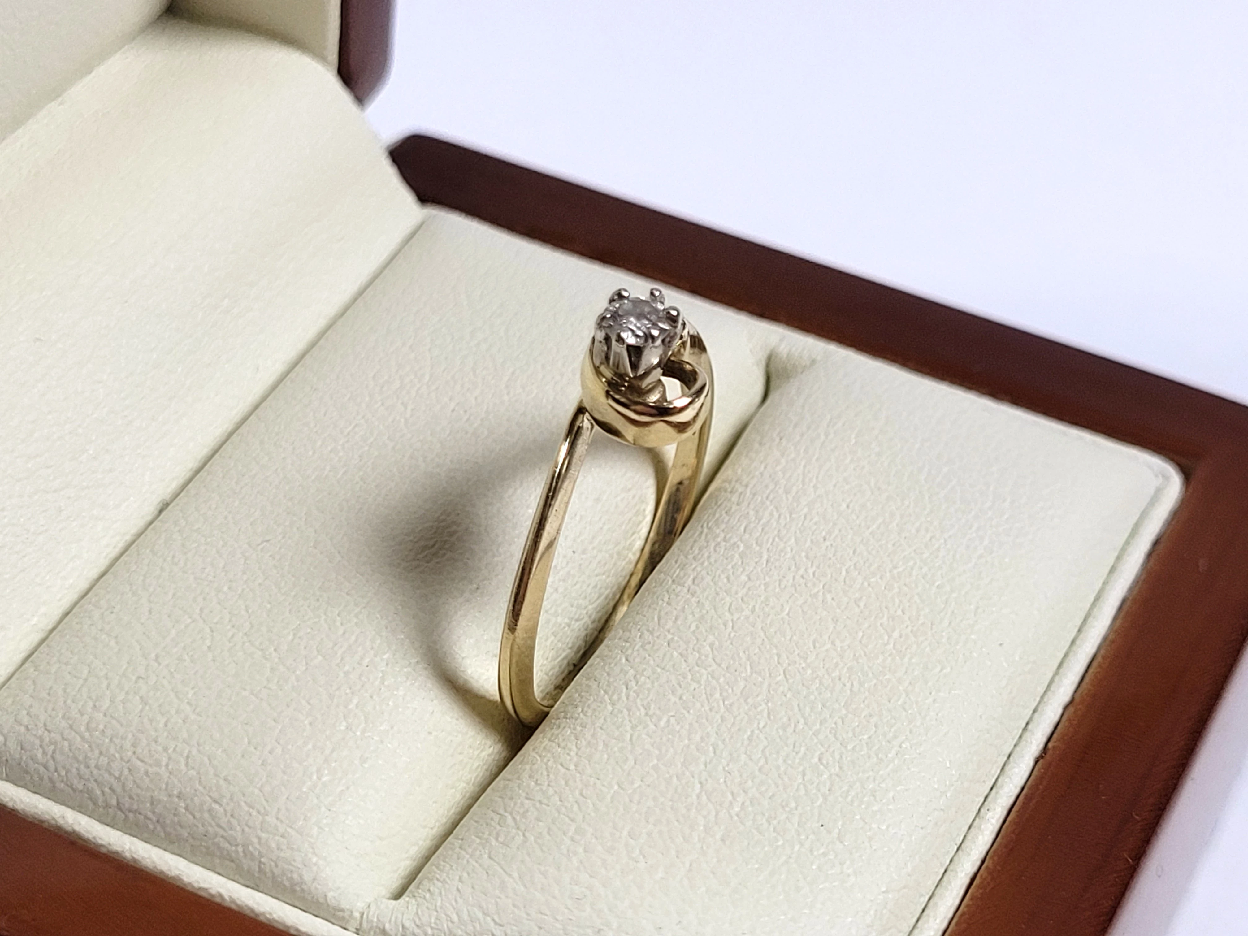 cudowny-zloty-pierscionek-z-brylantem-193-585-r12-rodzaj-2205-16