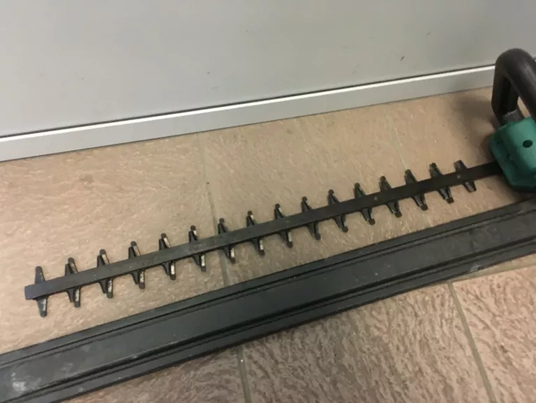 NOŻYCE ELEKTRYCZNE BOSCH AHS 600