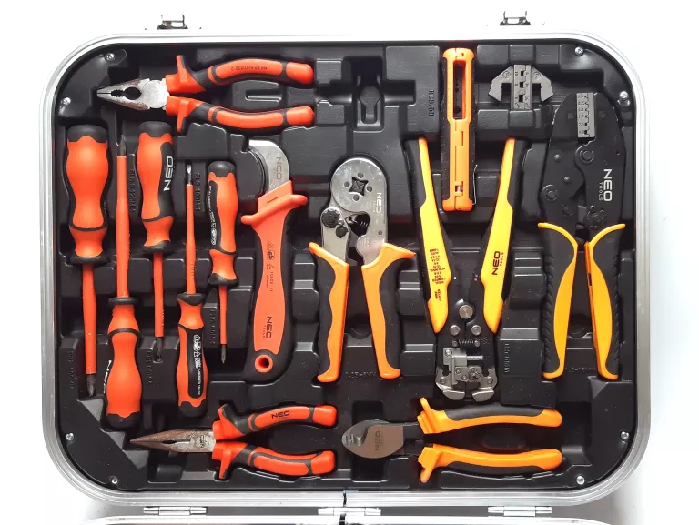 ZESTAW NARZĘDZI NEO TOOLS 01-310