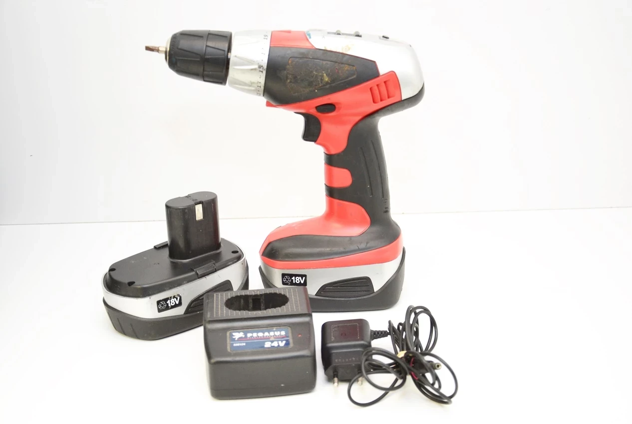 wkretarka-z-akumulatorem-i-ladowarka-stan-uzywany