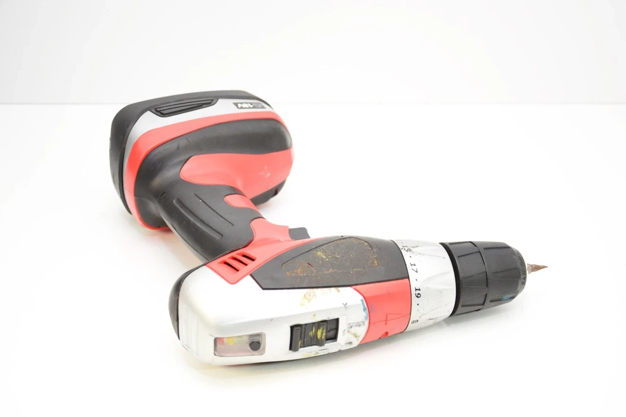 wkretarka-z-akumulatorem-i-ladowarka-rodzaj-silnika-silnik-szczotkowy