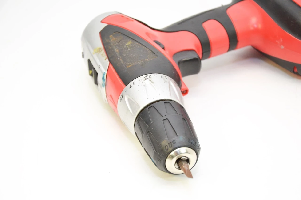 wkretarka-z-akumulatorem-i-ladowarka-marka-inny