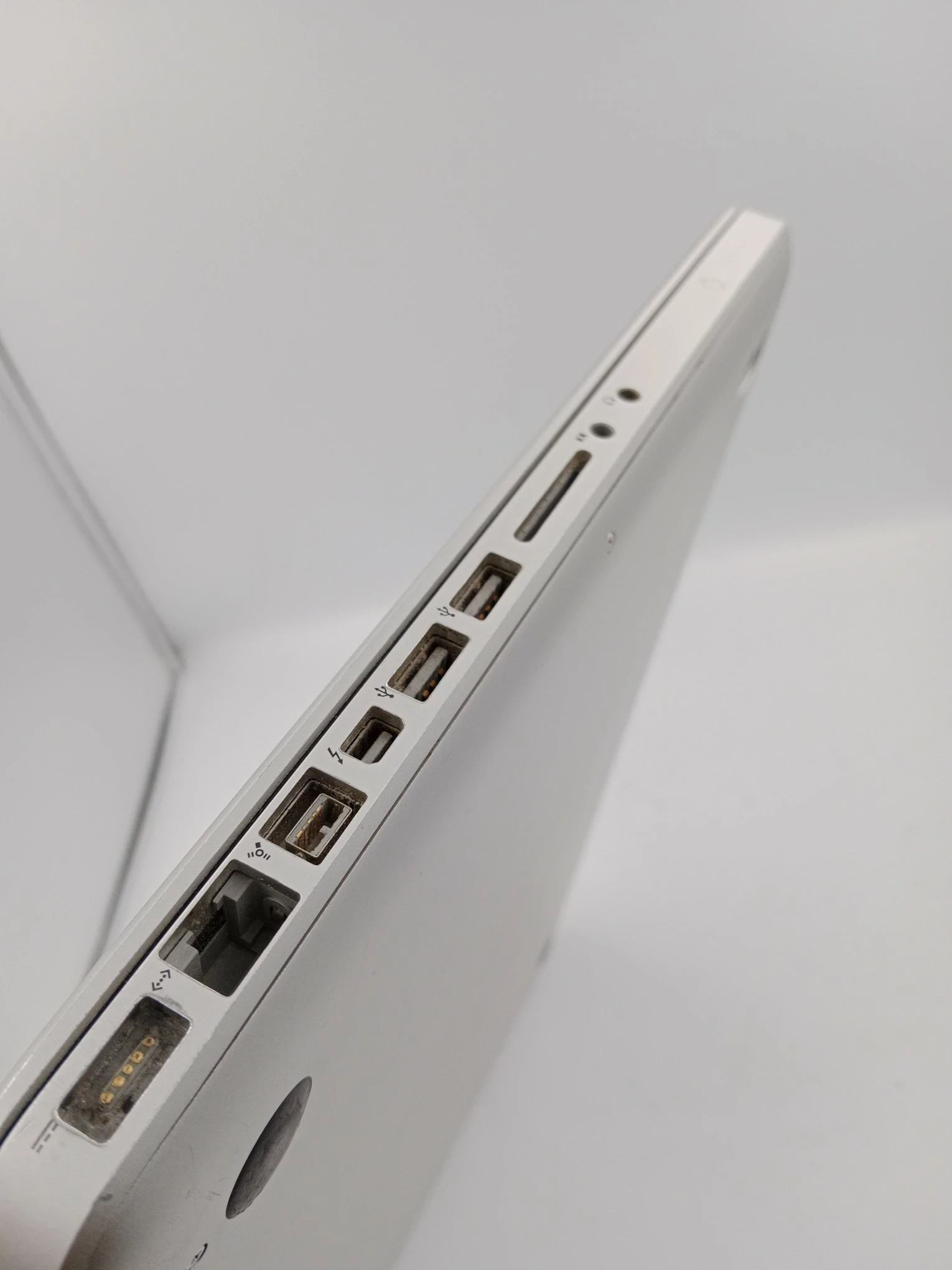 laptop-apple-macbook-pro-a1286-opis-wielkosc-pamieci-ram-brak