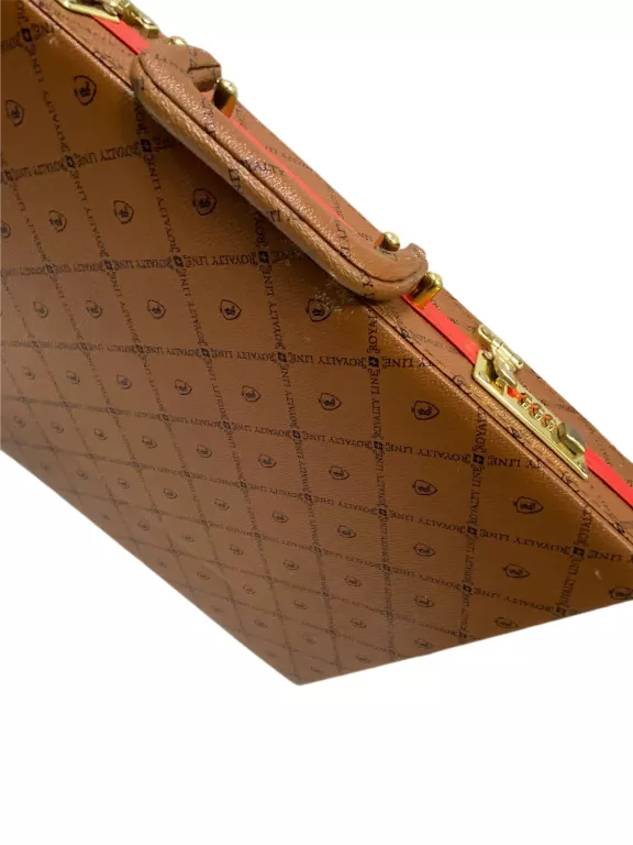 zestaw-nozy-w-walizce-royalty-line-kod-producenta-6956548850574