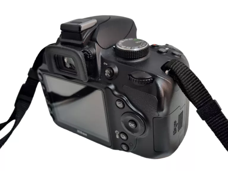 APARAT NIKON D3200 BODY PRZEBIEG 2522 + POKROWIEC